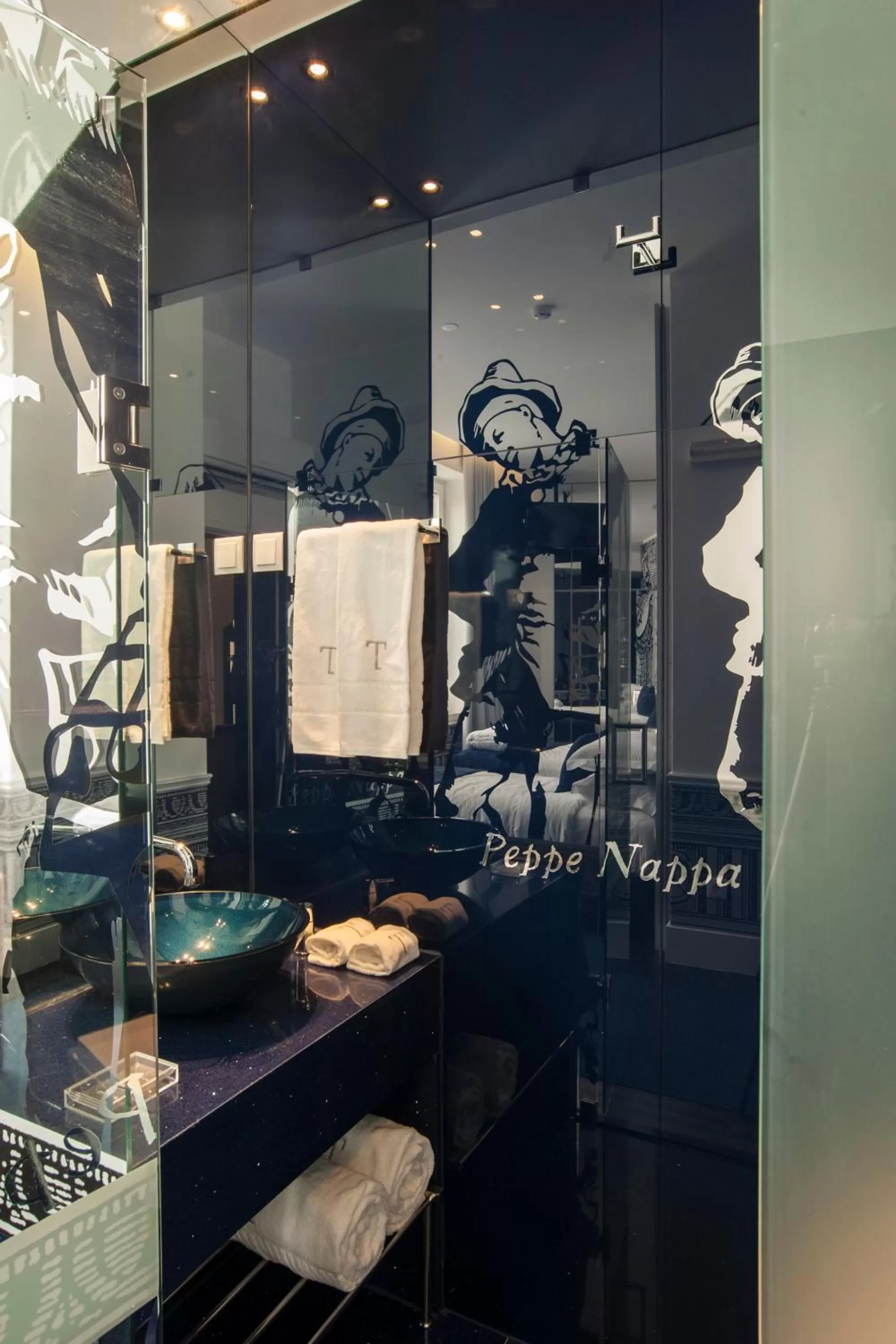 Shower in Teatro Boutique Rooms & Suites