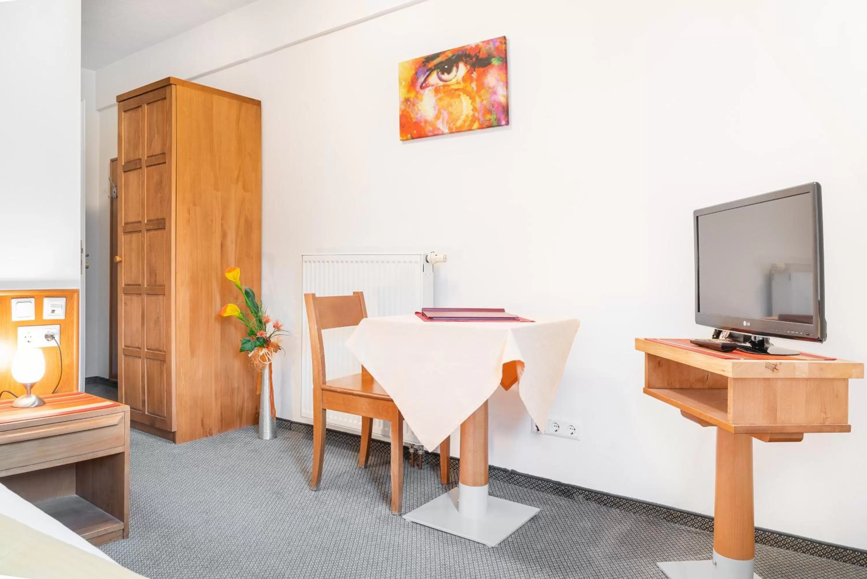 TV and multimedia, TV/Entertainment Center in Brauhaus Gummersbach GmbH