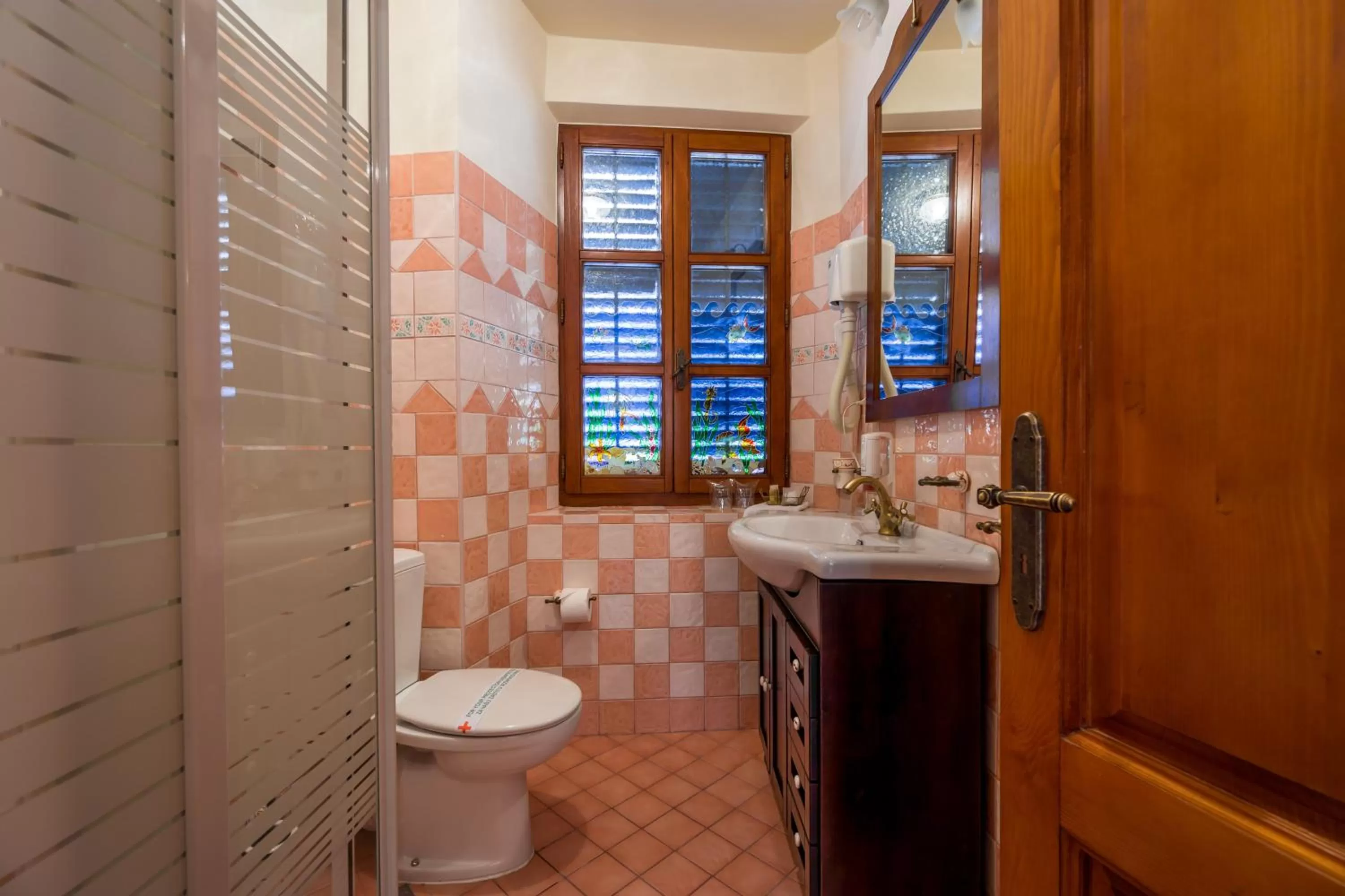 Toilet in Hotel Monte Cristo