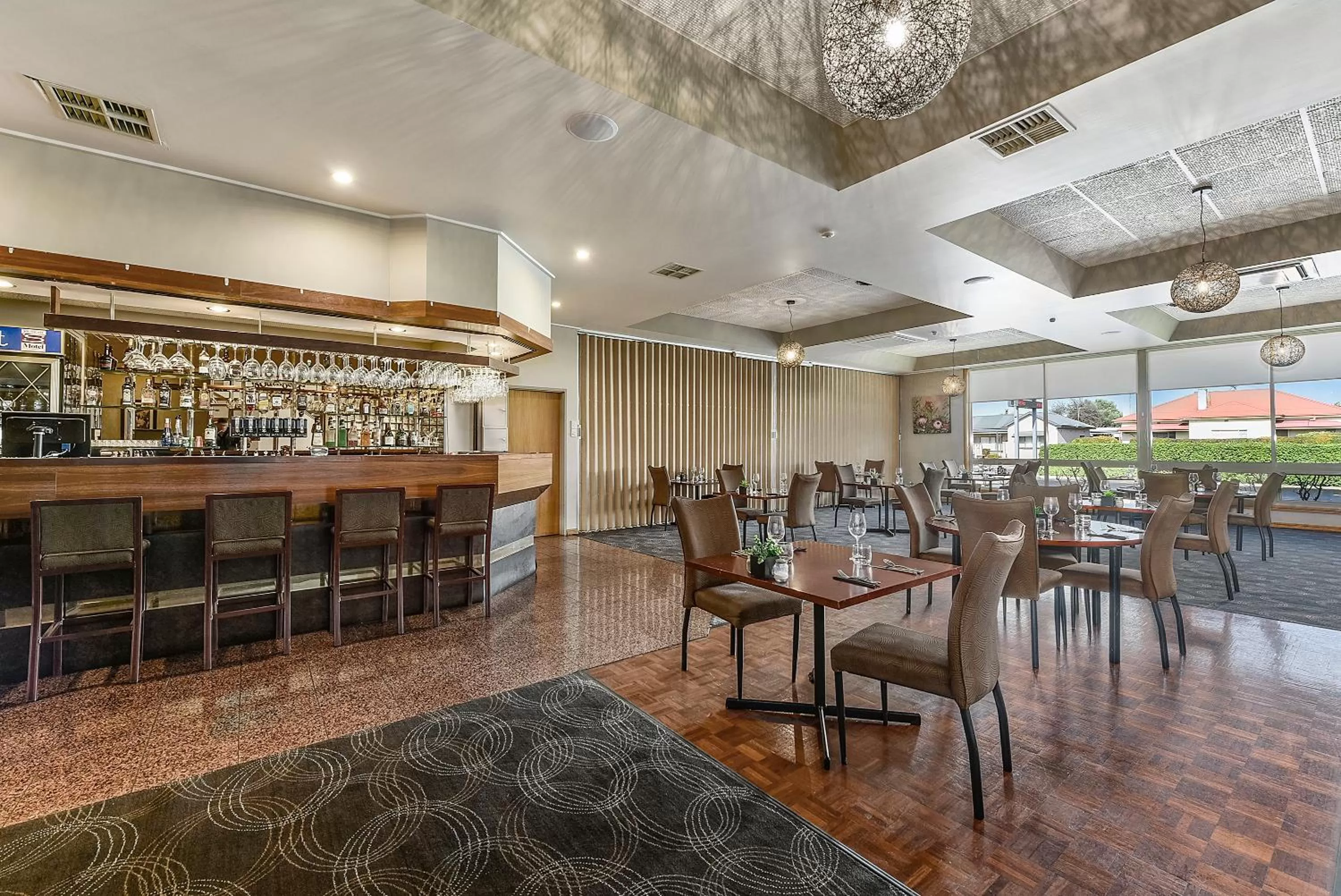 Restaurant/places to eat in Southgate Motel