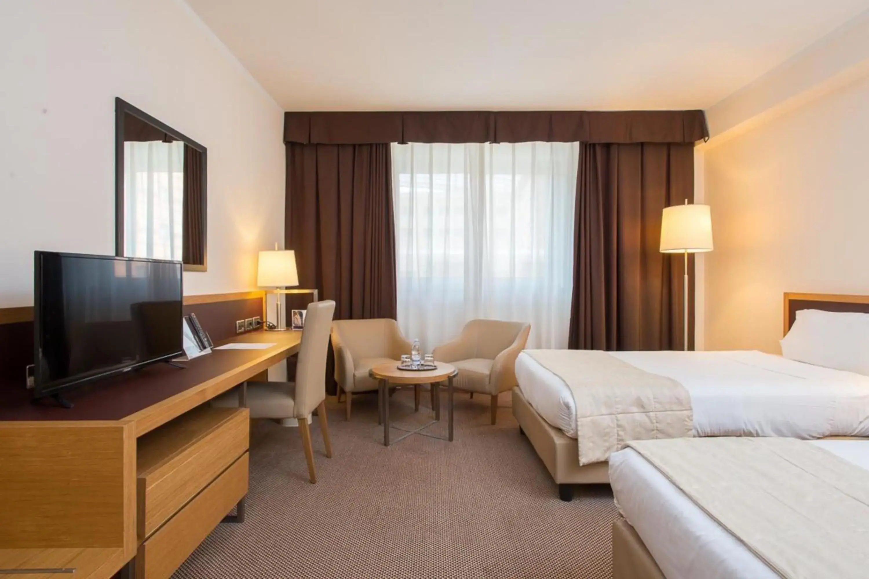 Standard Twin Room in Plaza Caserta Standard Twin Room in Plaza Caserta