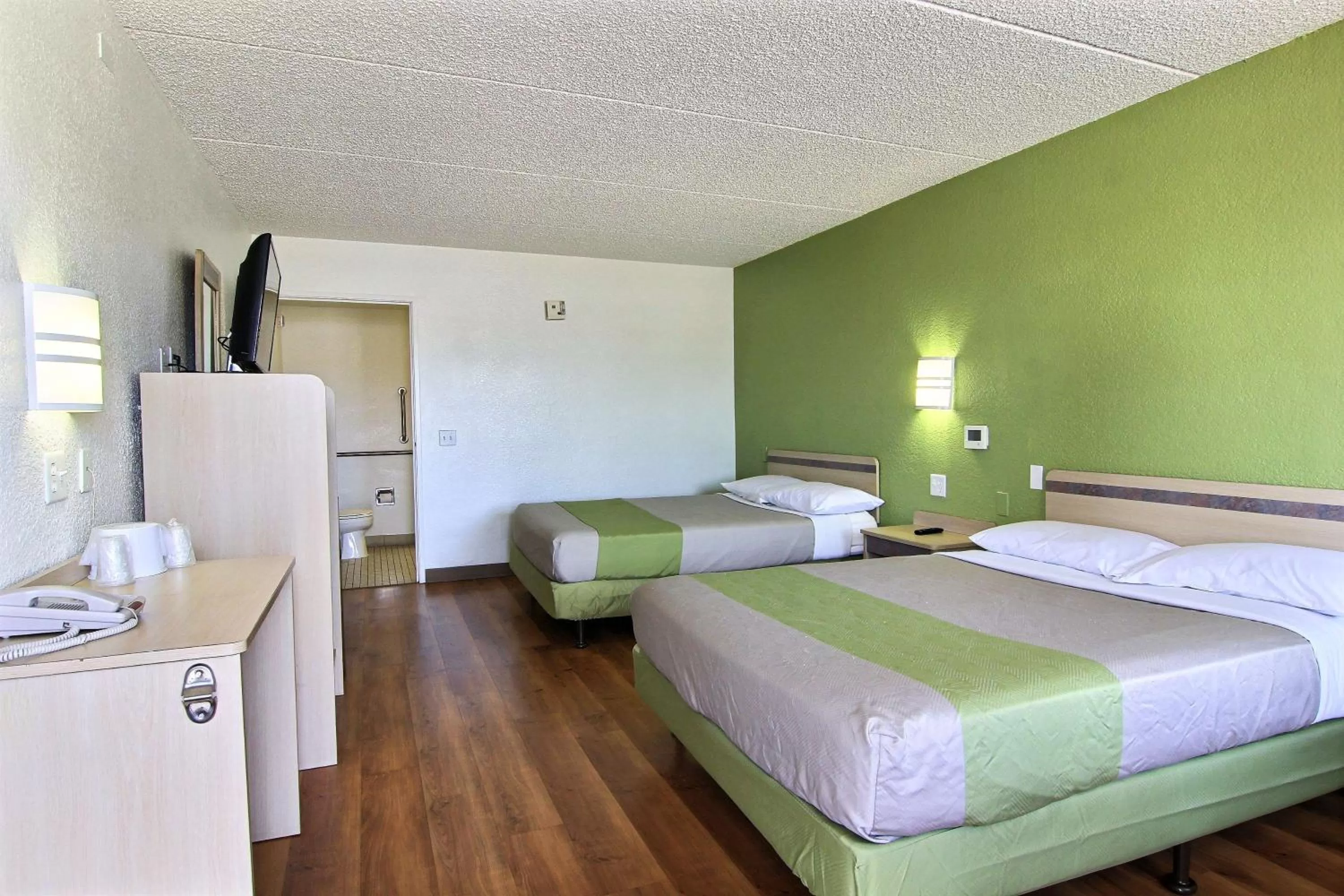 TV and multimedia, Bed in Motel 6 Austin, TX - Central Downtown UT