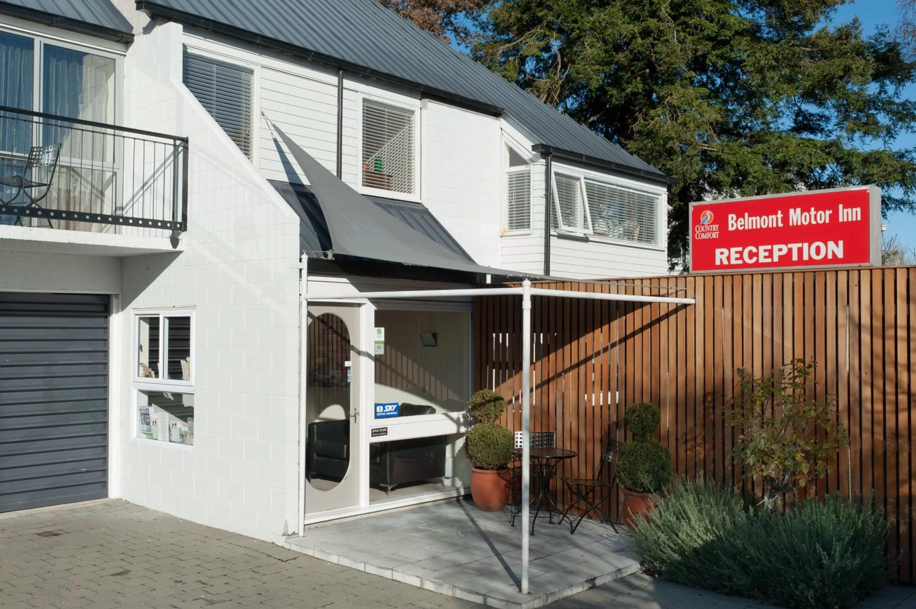 Property building in Belmont Motor Inn
