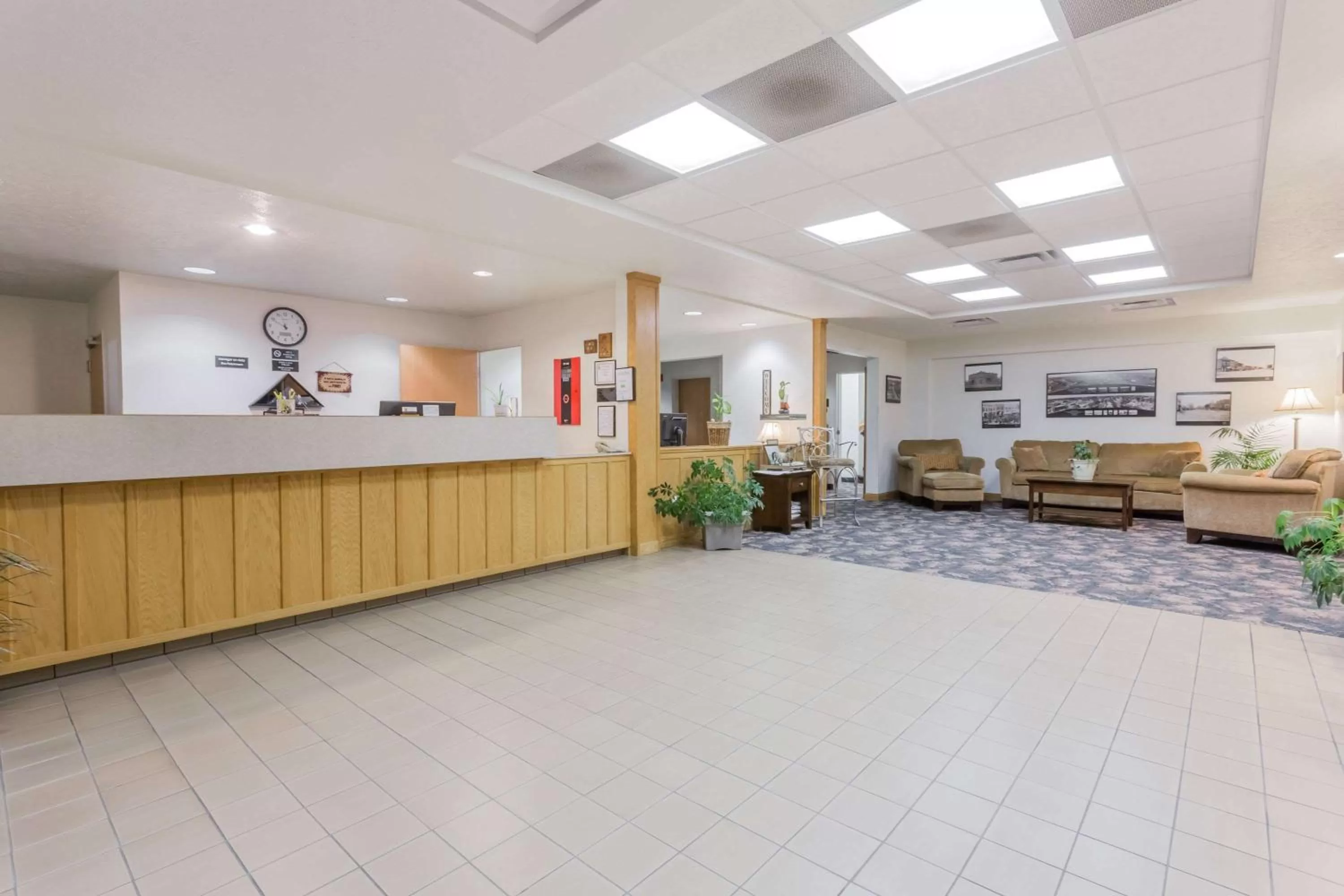 Lobby or reception in Super 8 by Wyndham Alma
