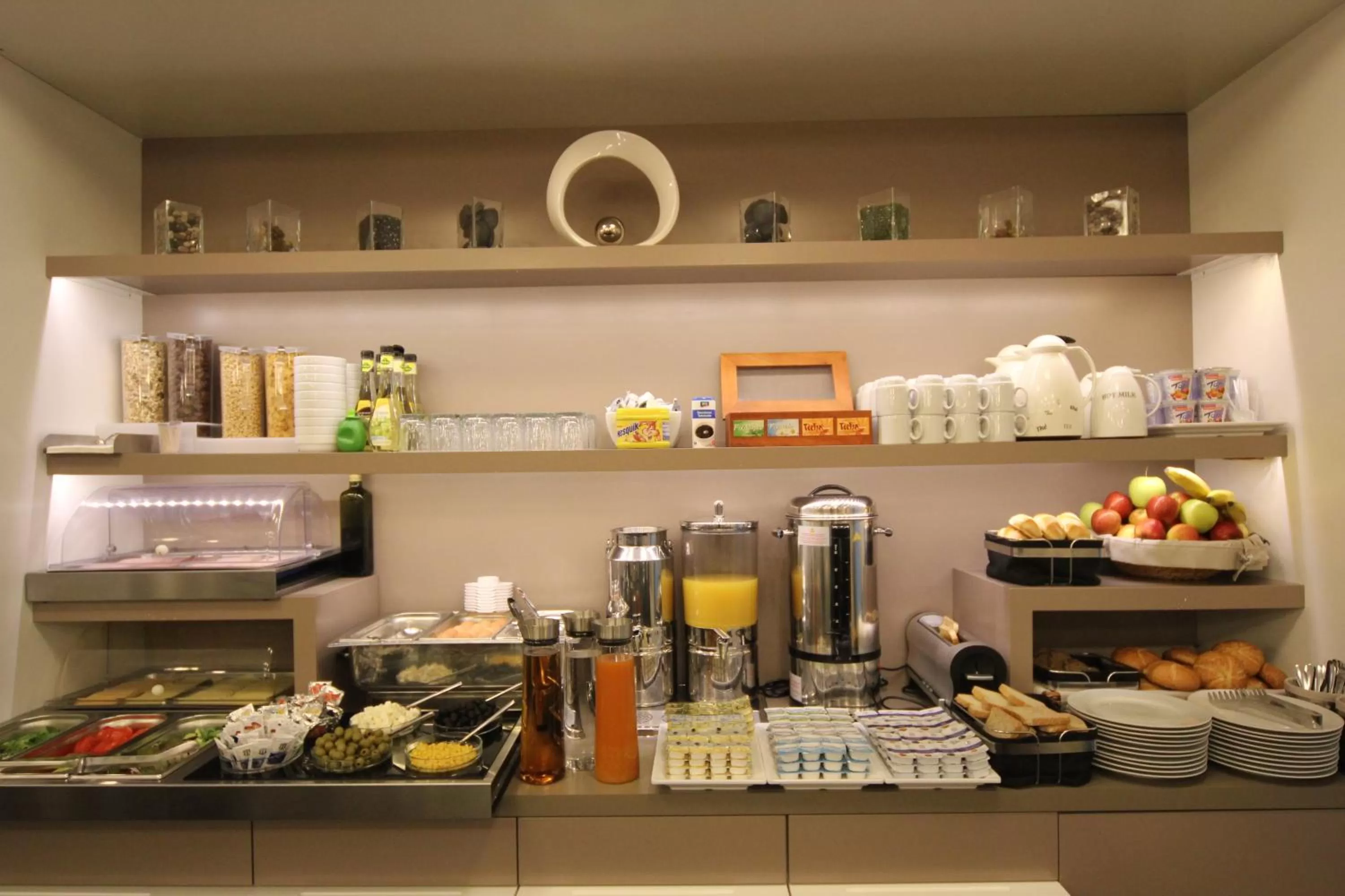 Buffet breakfast in Carlton Hotel