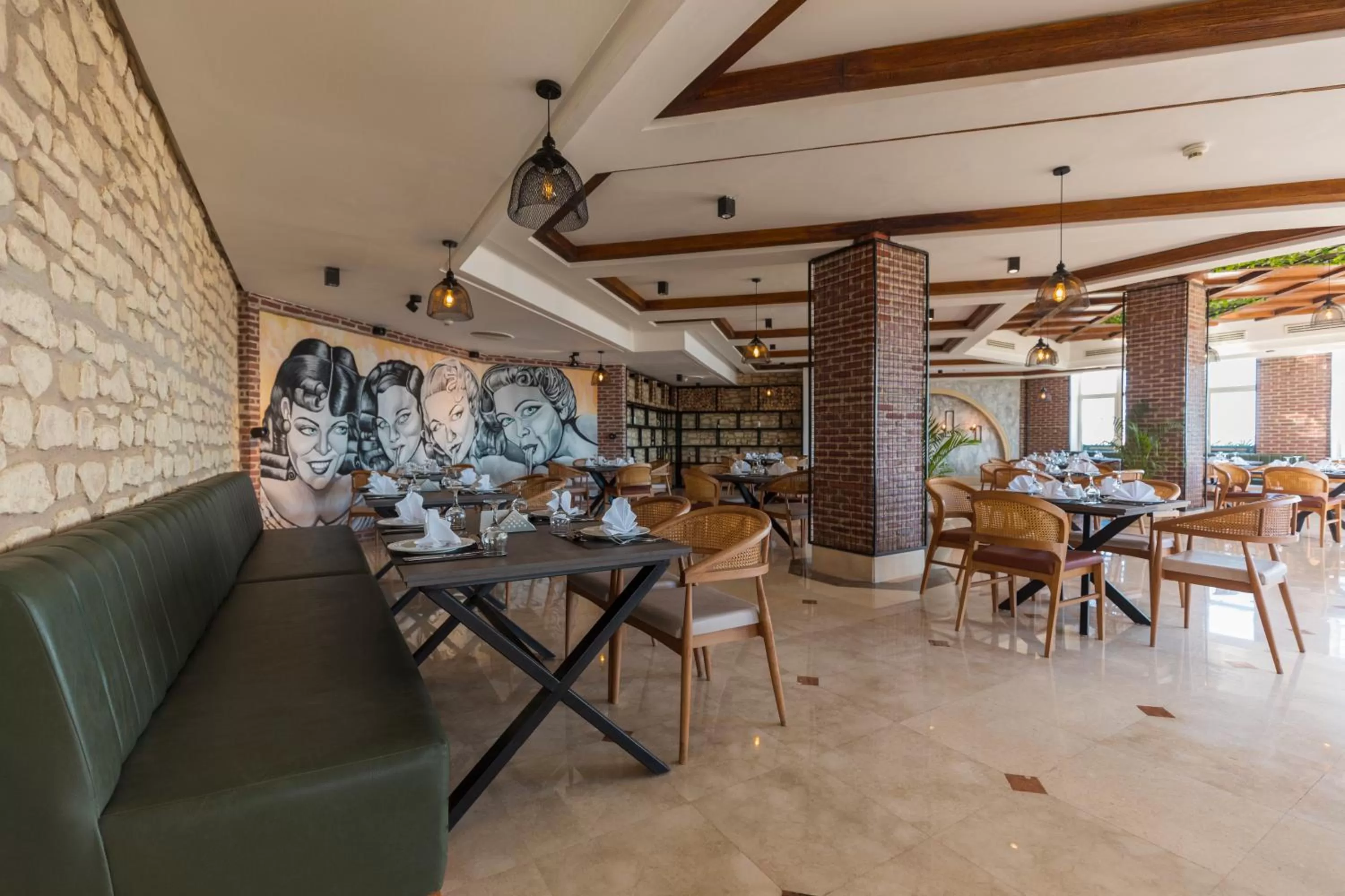 Restaurant/places to eat in Sunrise Diamond Beach Resort -Grand Select