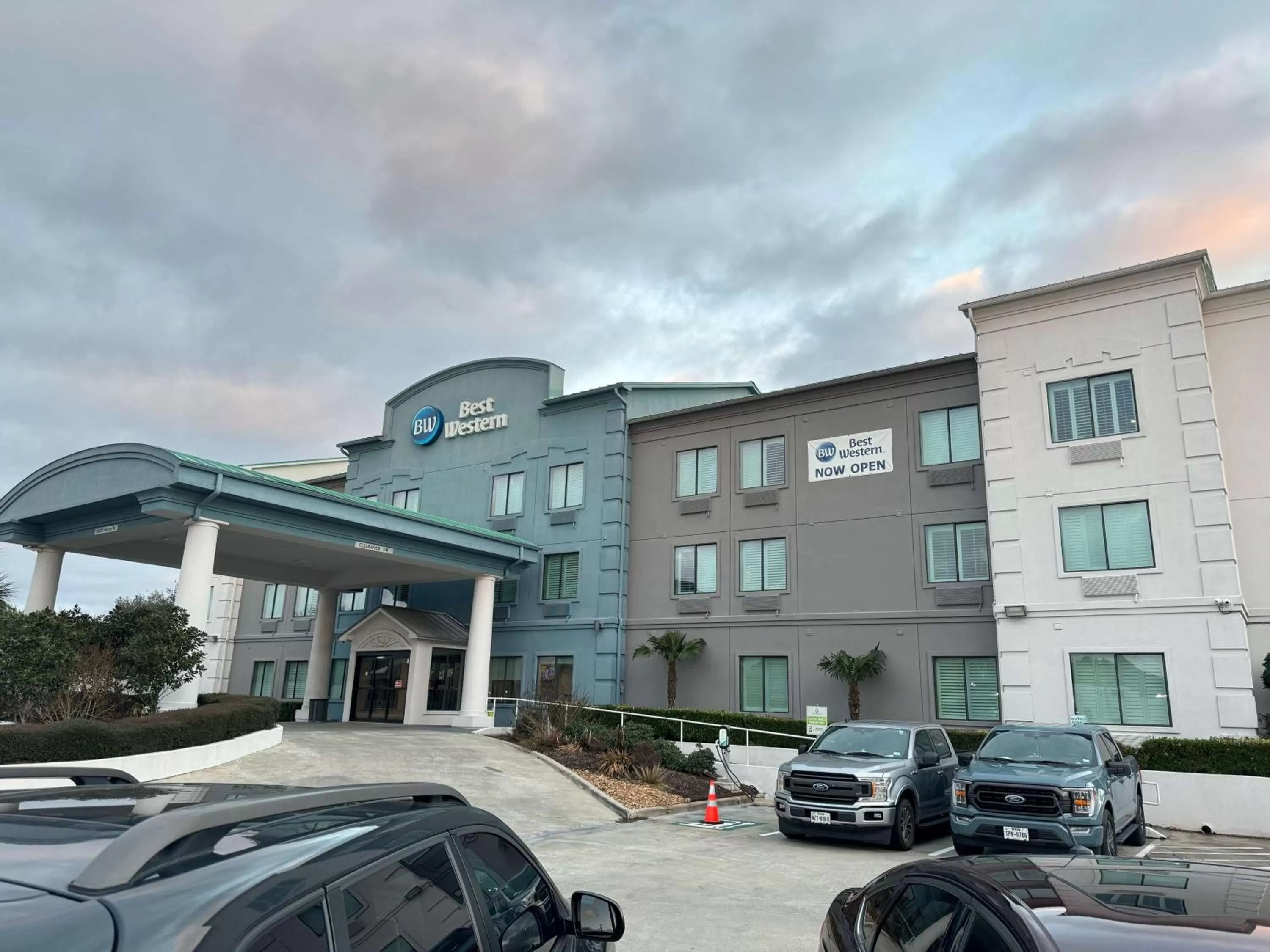 Property building in Best Western Houston Bush IAH Intercontinental Airport Inn