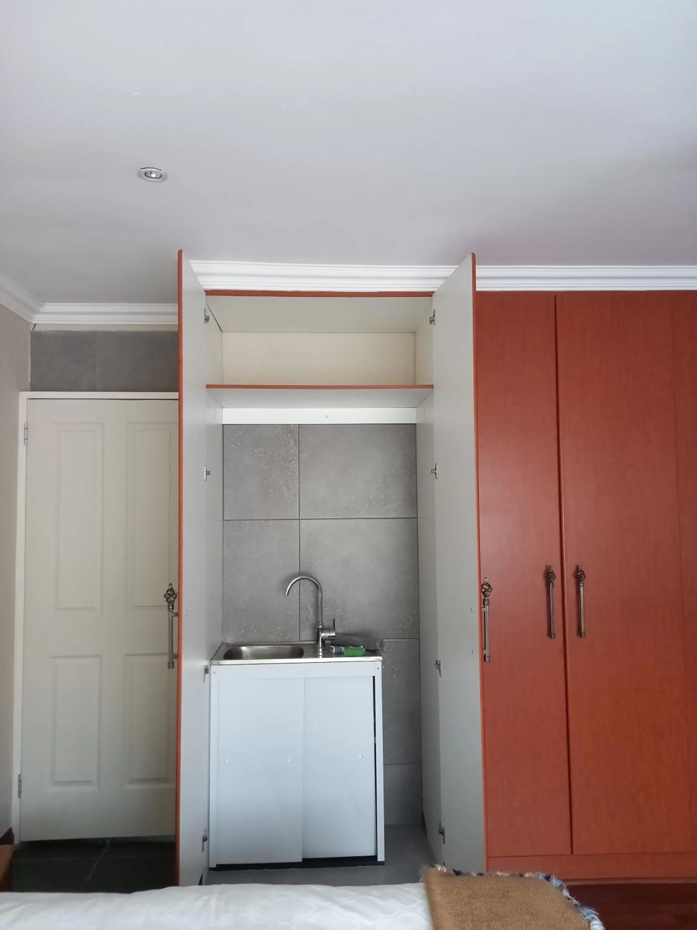 Kitchen or kitchenette, Bathroom in Troas Boutique hotel