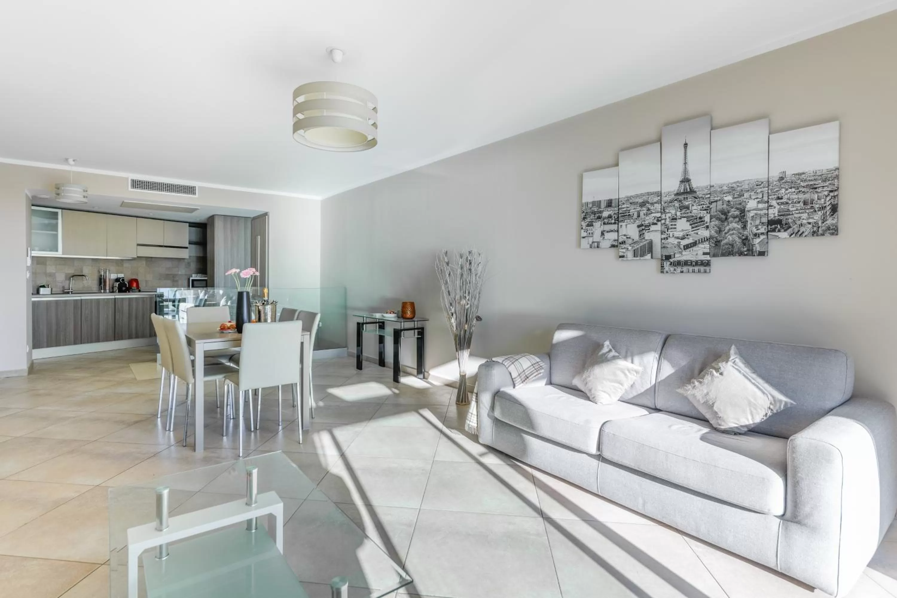 Communal lounge/ TV room, Seating Area in LE MIDI 8 by ESTATES CANNES