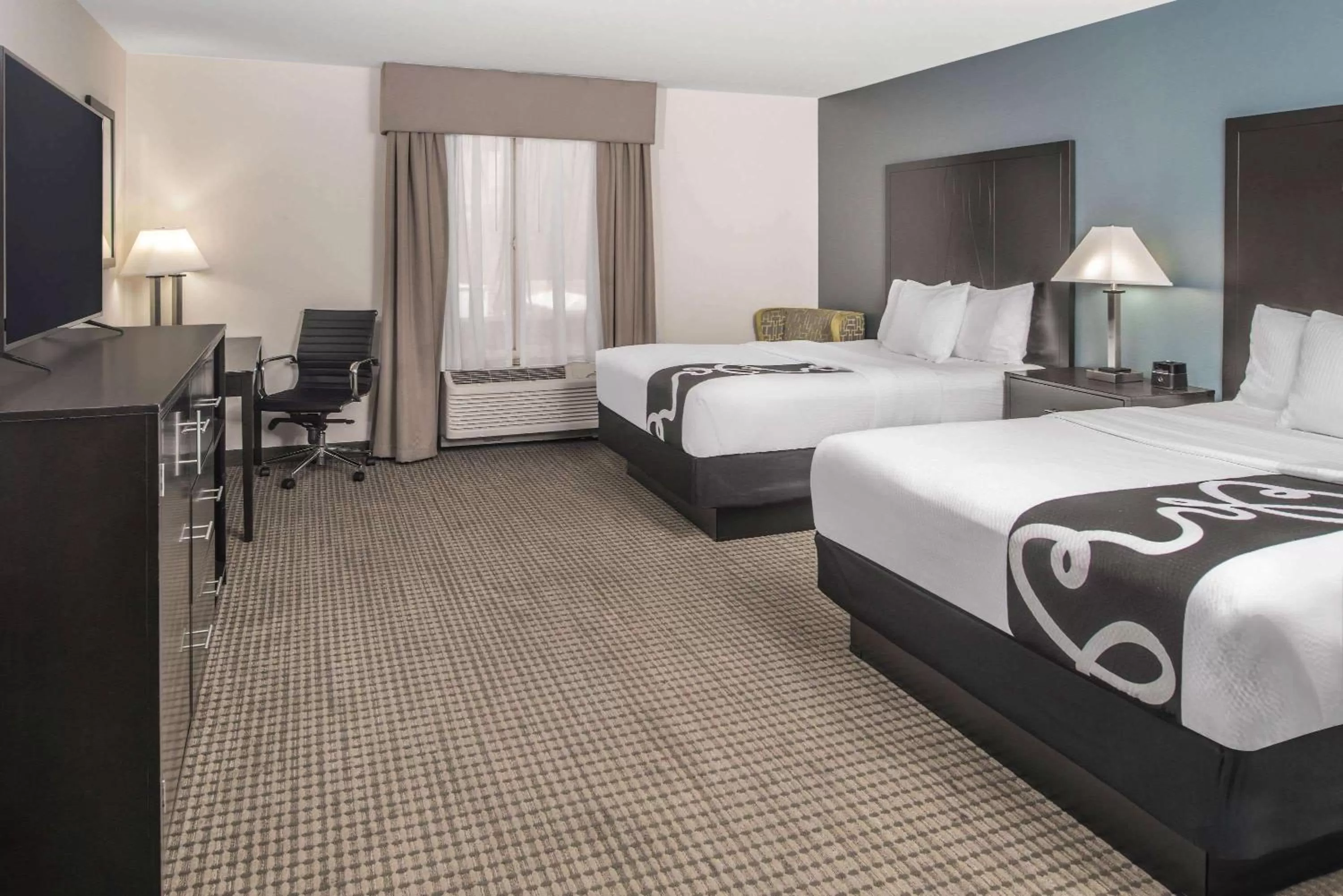 Photo of the whole room, Bed in La Quinta by Wyndham Moscow Pullman