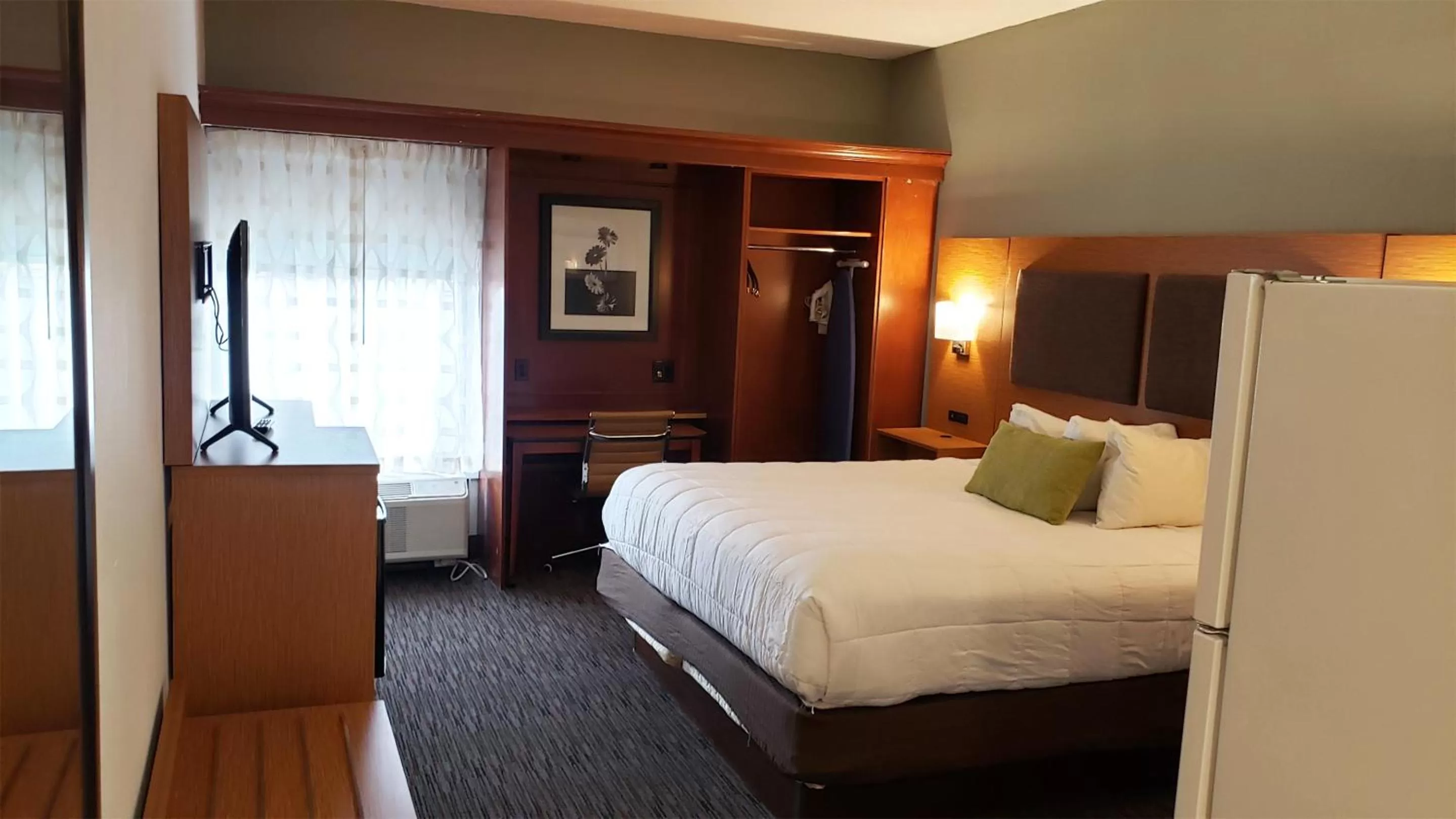 Bed in MainStay Suites Springfield IL