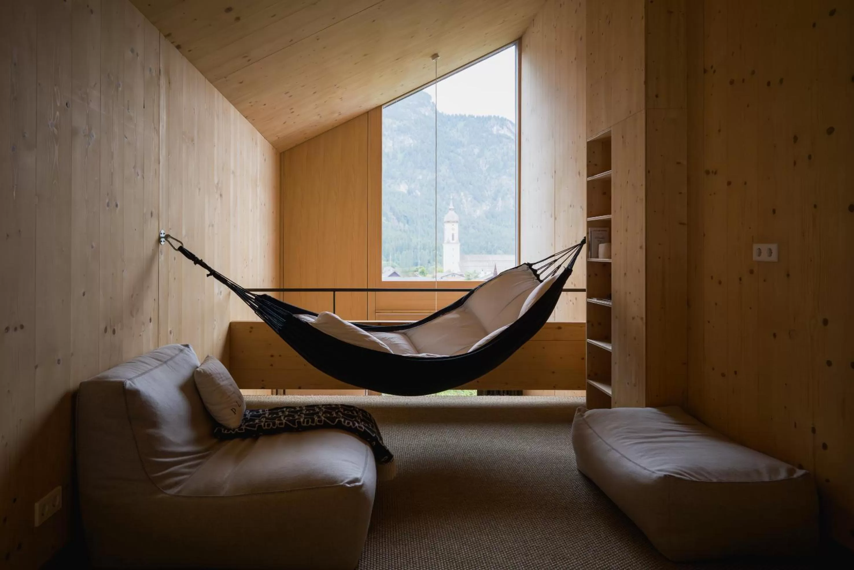 View (from property/room) in quartier - über Nacht in besonderer Architektur