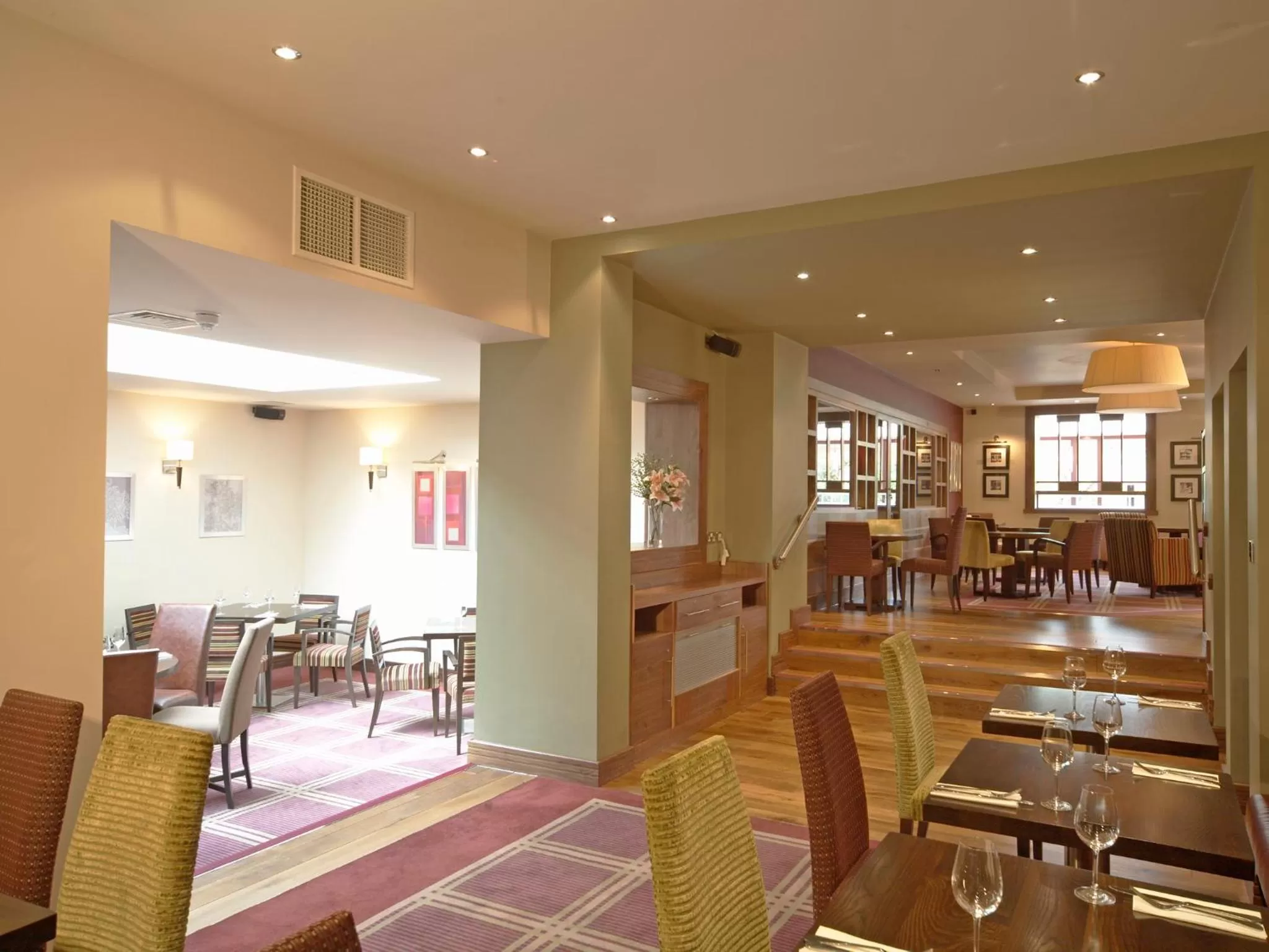 Restaurant/places to eat in Metropole Hotel and Spa