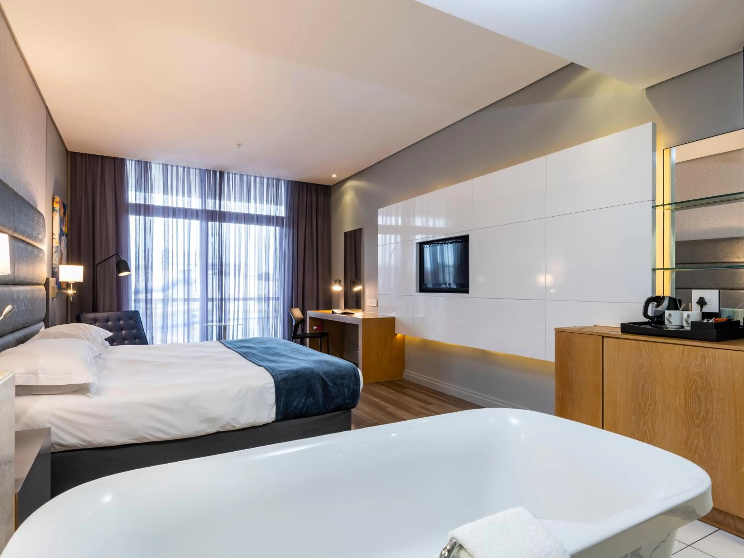 TV and multimedia, Bed in aha Gateway Hotel Umhlanga