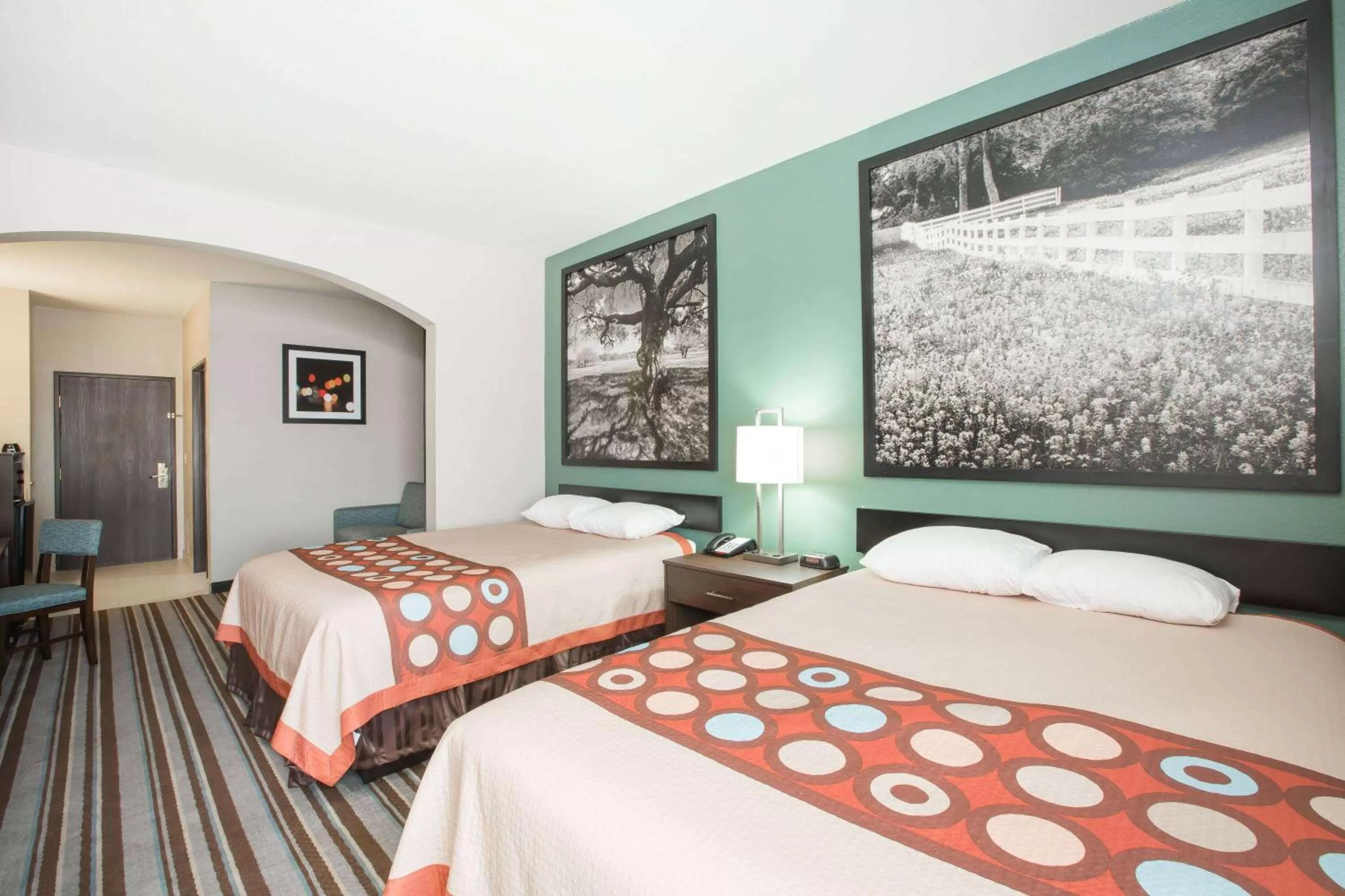 Photo of the whole room, Bed in Super 8 by Wyndham Port Arthur/Nederland Area