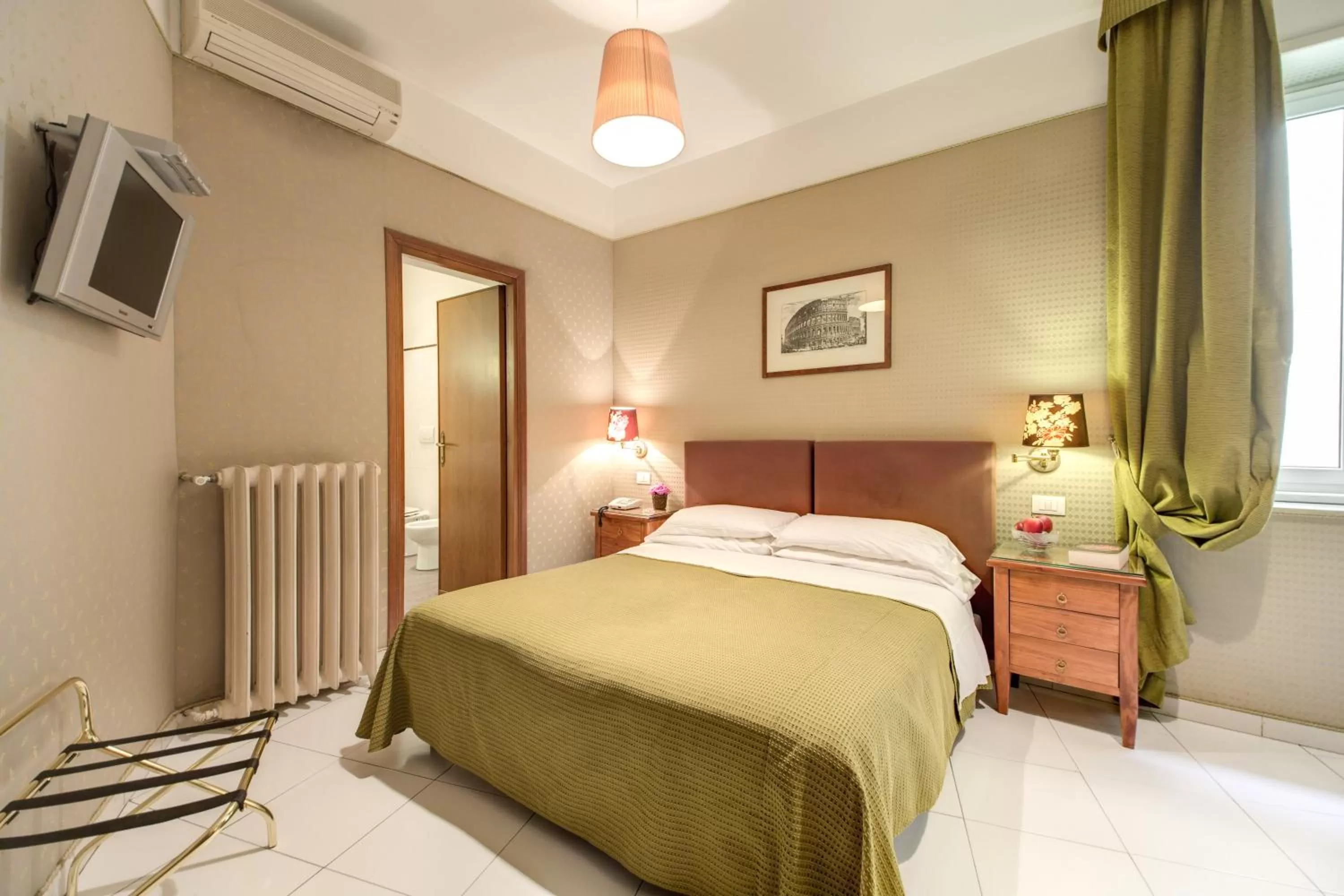 Bedroom, Bed in Hotel St. Moritz