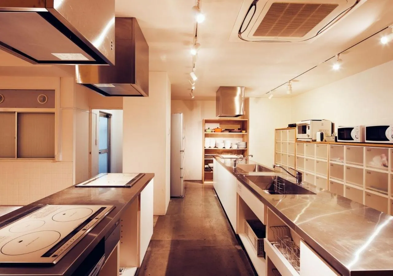 Communal lounge/ TV room in Hotel Graphy Nezu