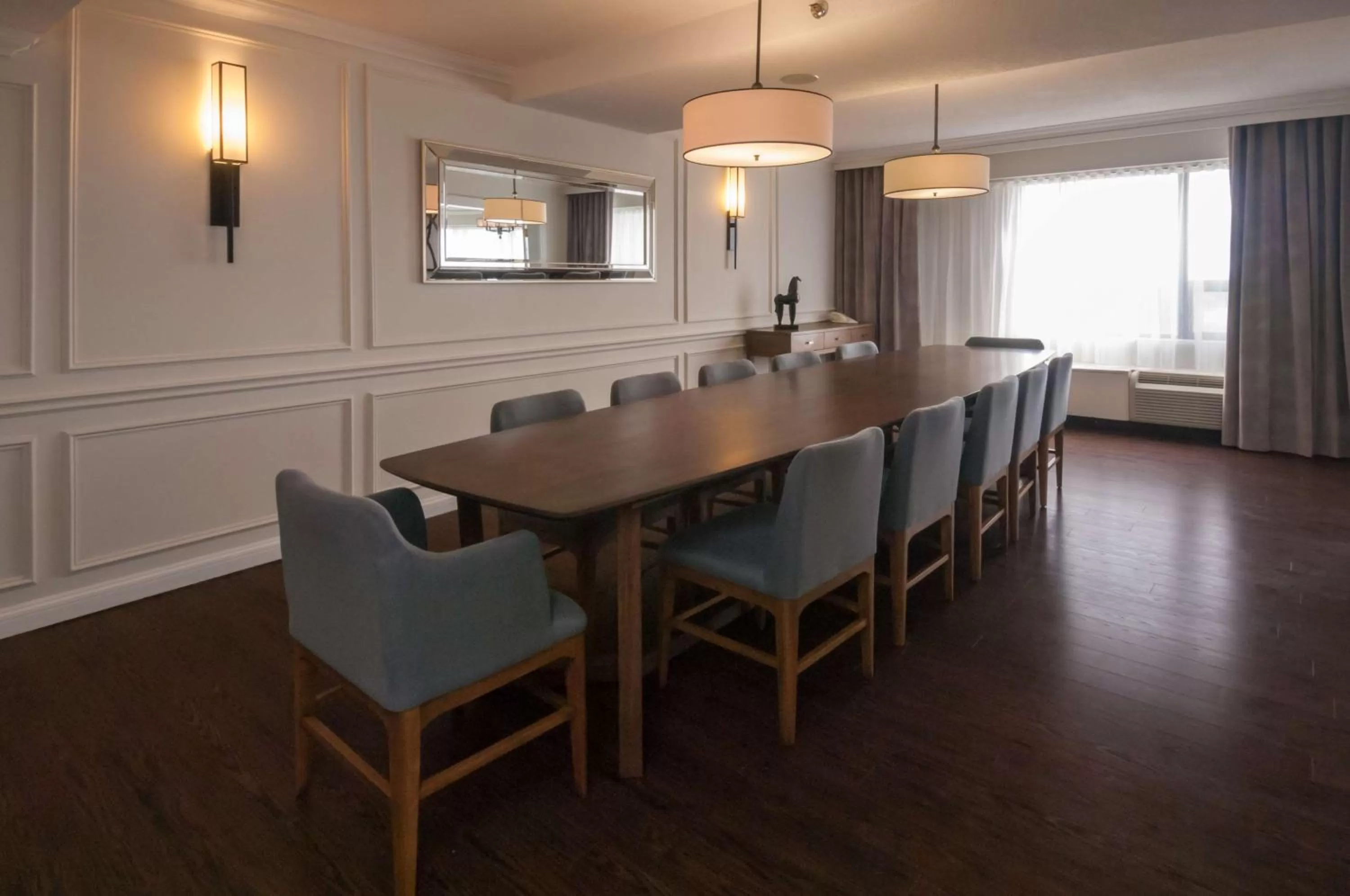 Living room in Doubletree by Hilton London