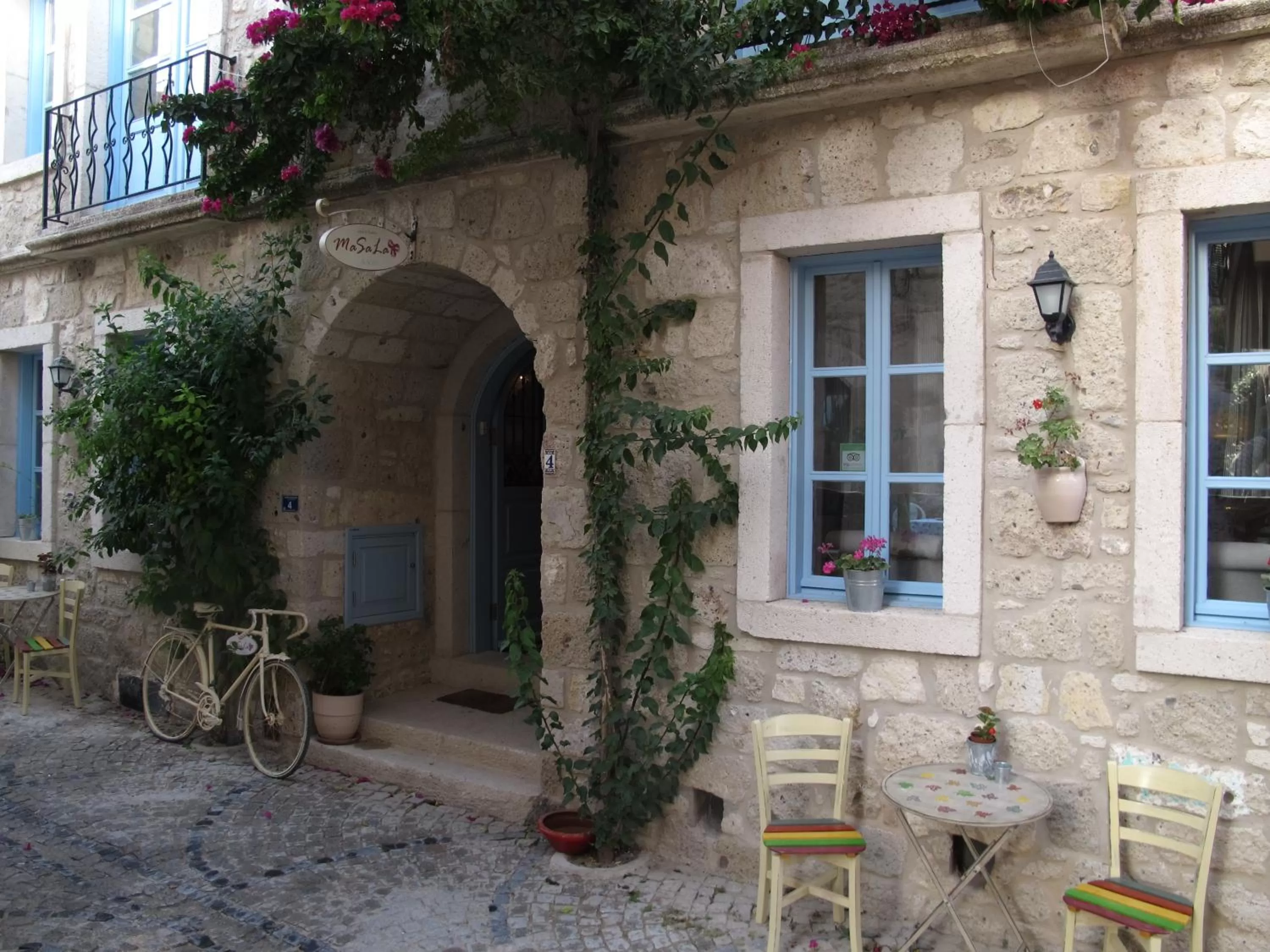 Facade/entrance in MaSaLa Otel