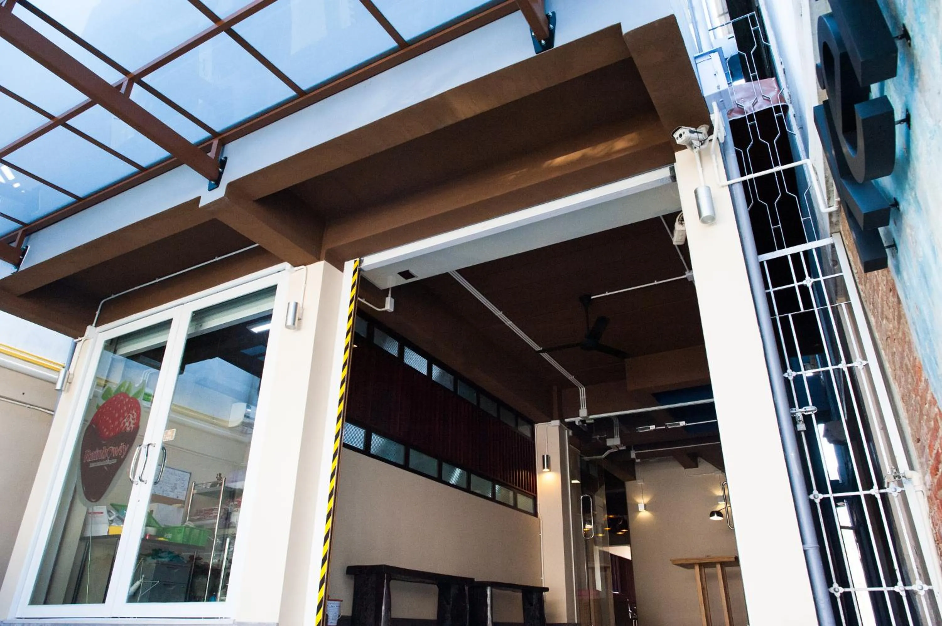 Facade/entrance in KENCOZY accommodation