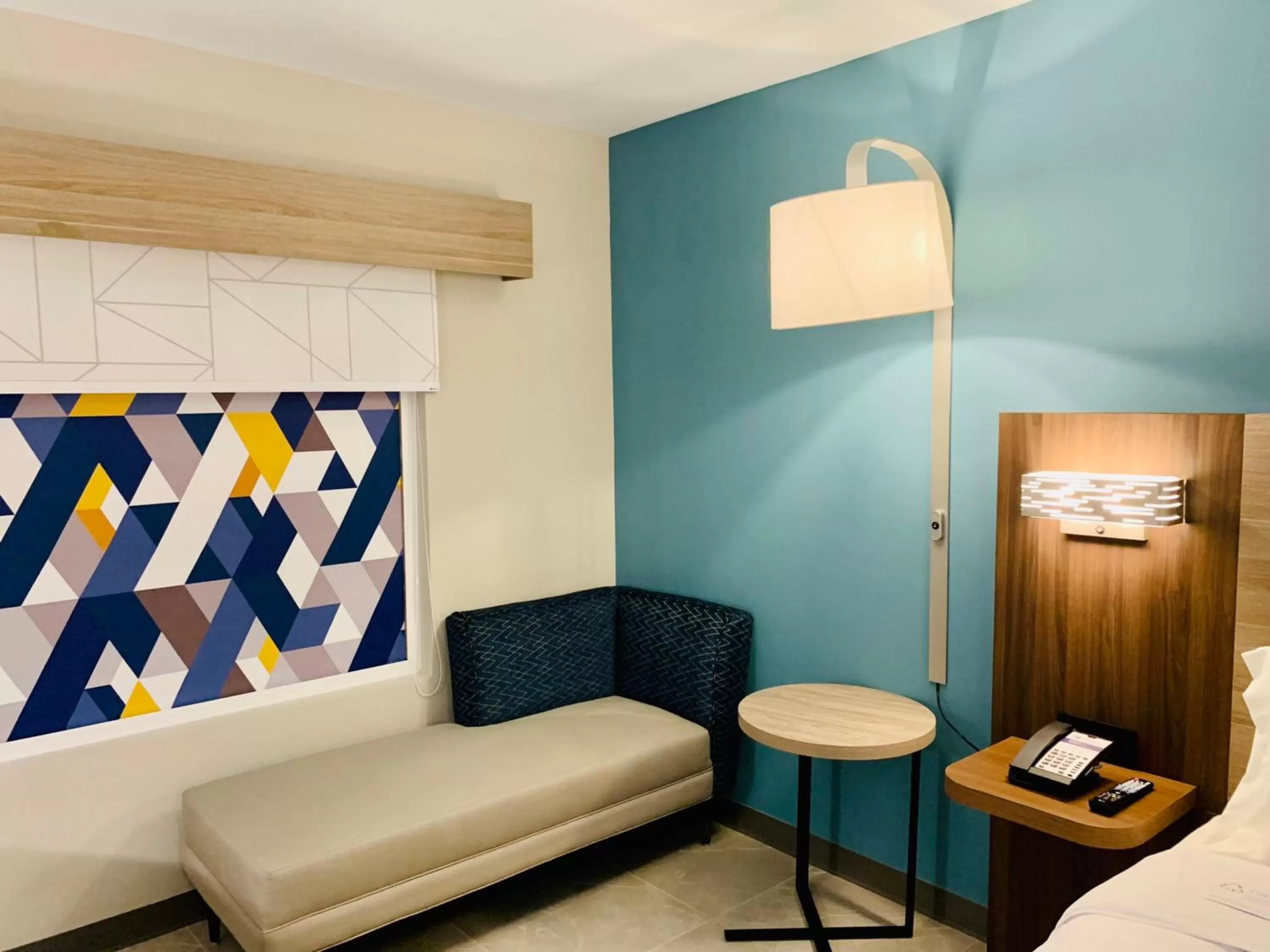 Photo of the whole room, Bed in Holiday Inn Express - Guadalajara Vallarta Poniente by IHG