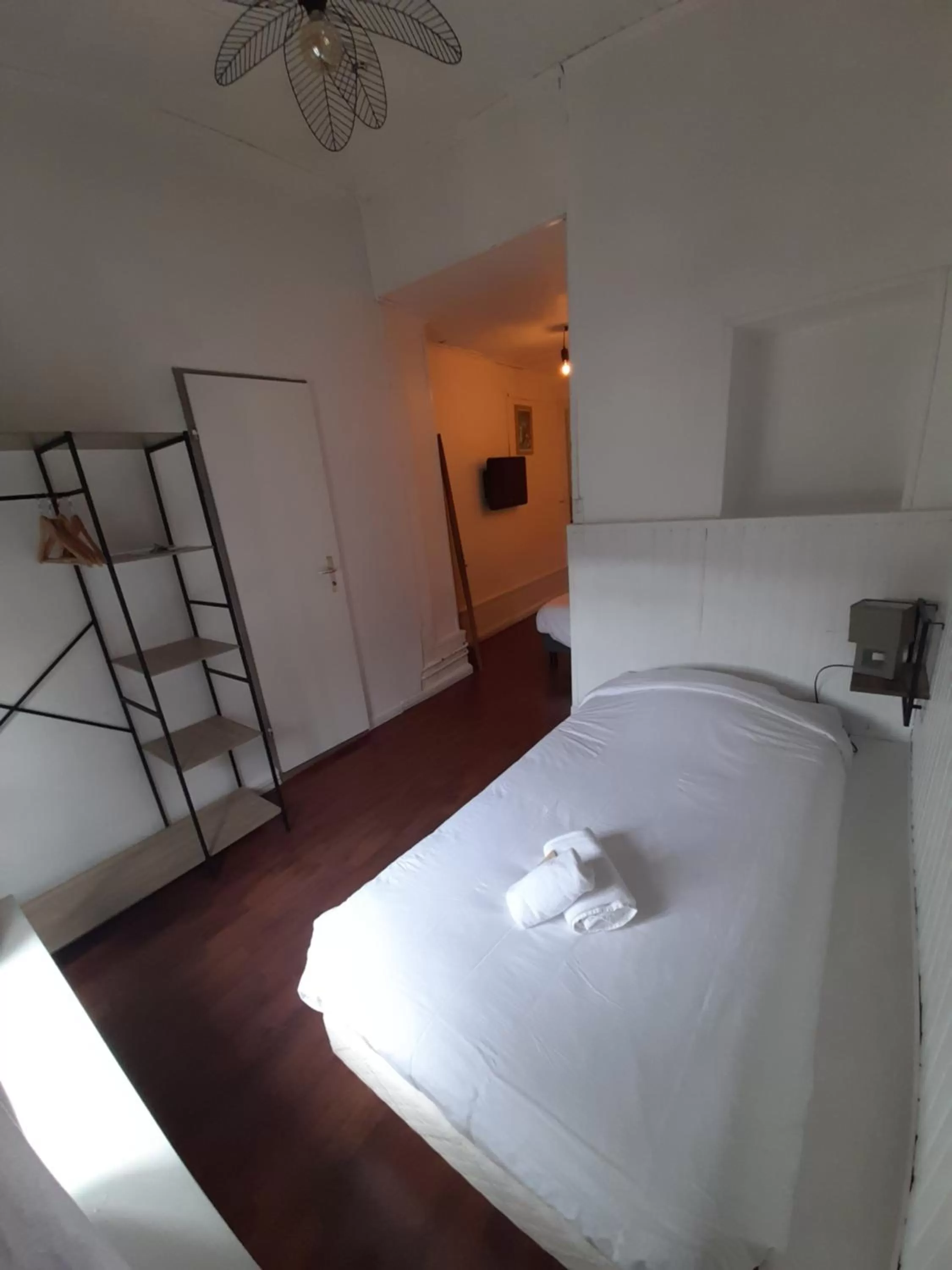 Bed in Hôtel & Restaurant Le Patio VICHY