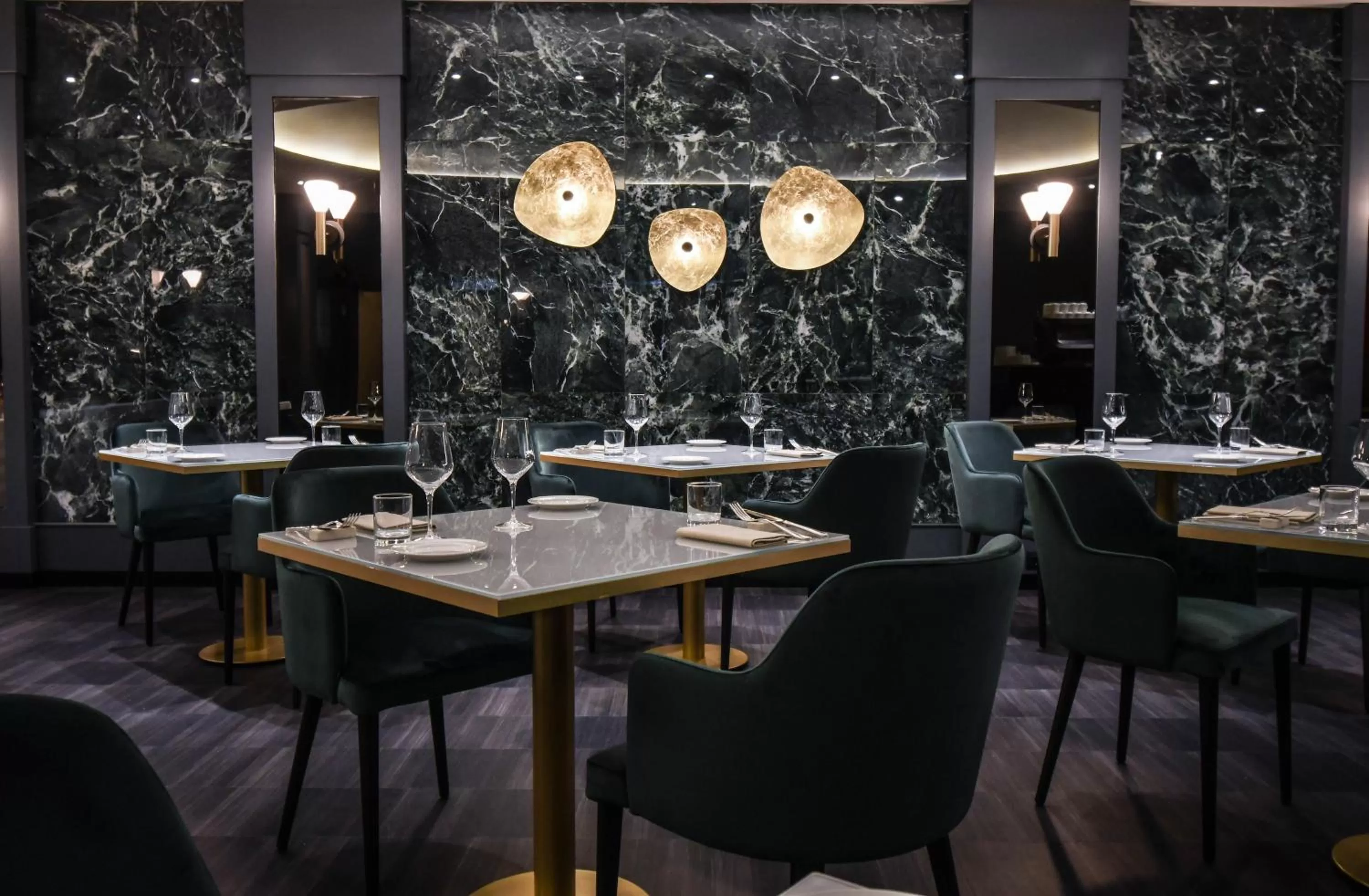 Restaurant/places to eat in Sina De La Ville