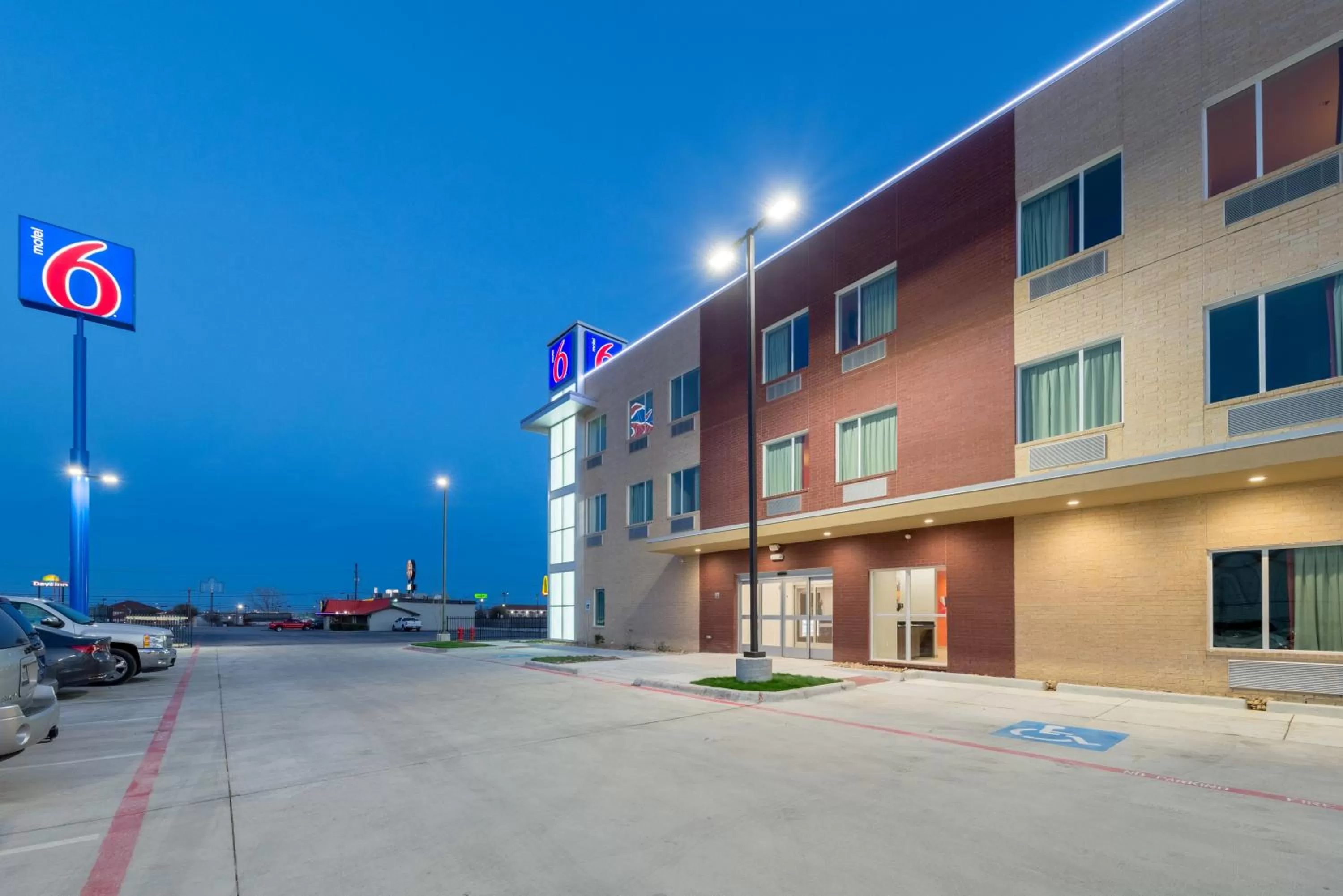 Facade/entrance in Motel 6 Fort Worth, TX - North - Saginaw