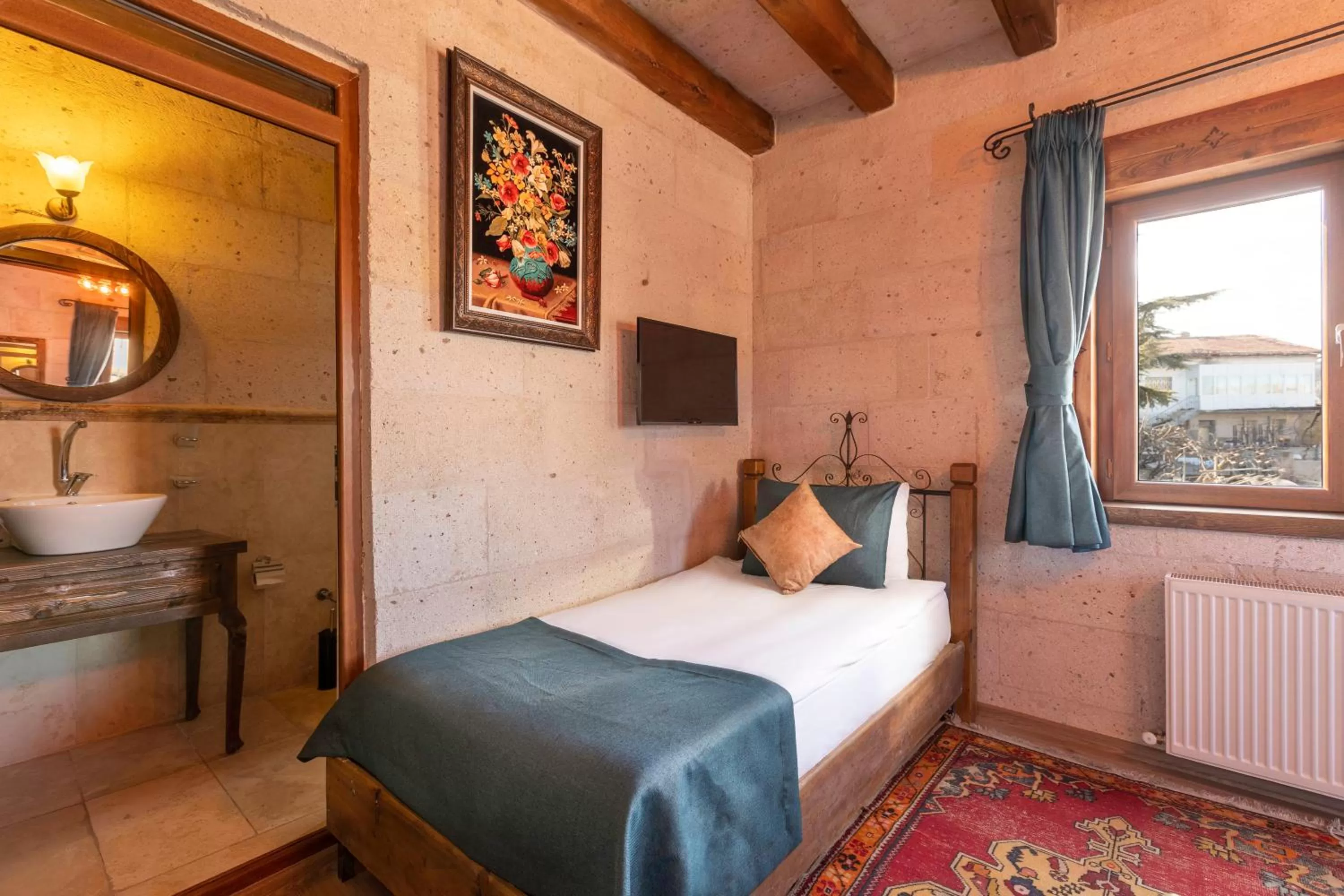 Bedroom, Bed in Maron Stone House