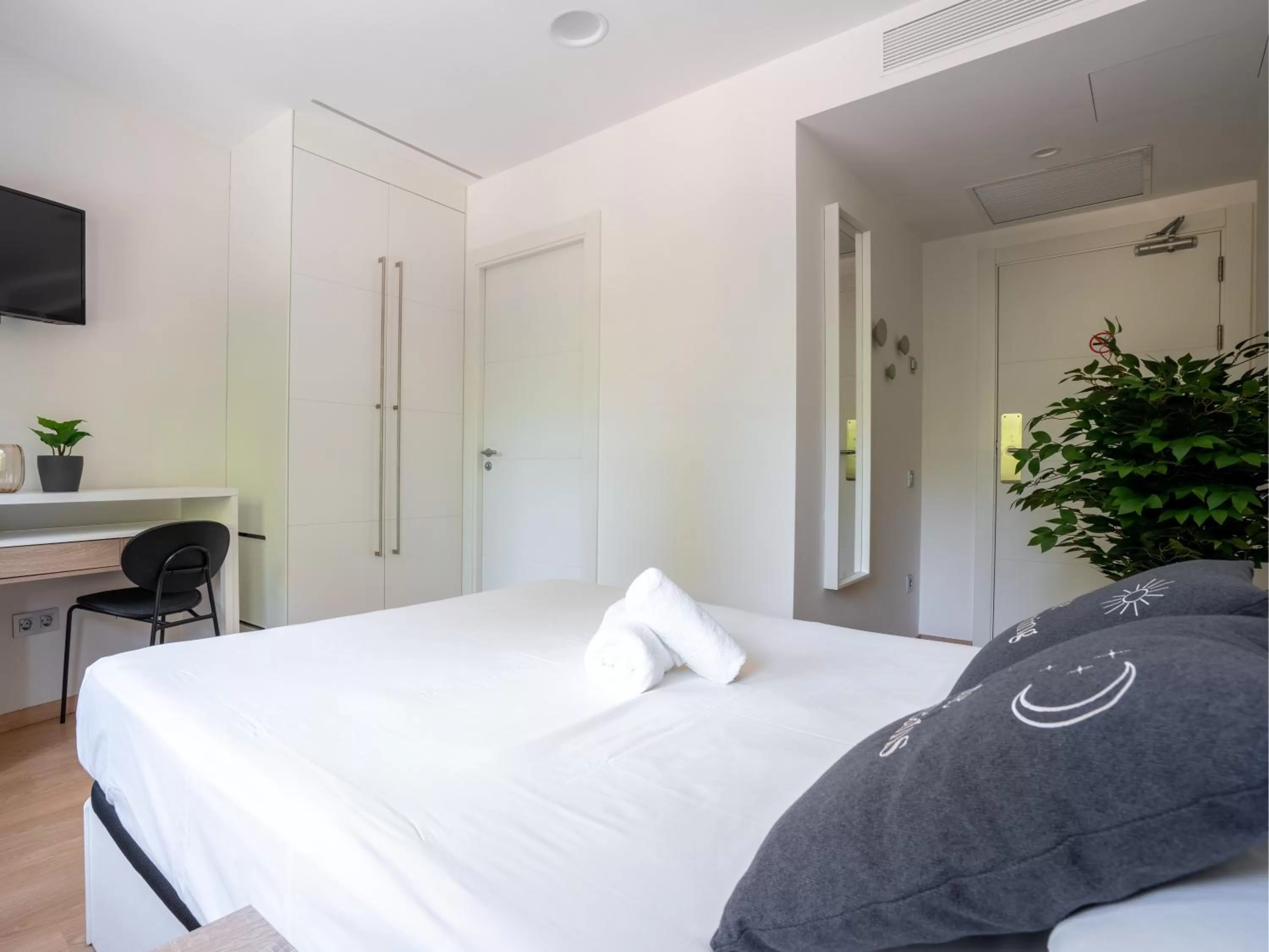 Bed in Limehome Barcelona Carrer de Fontcoberta - Digital Access