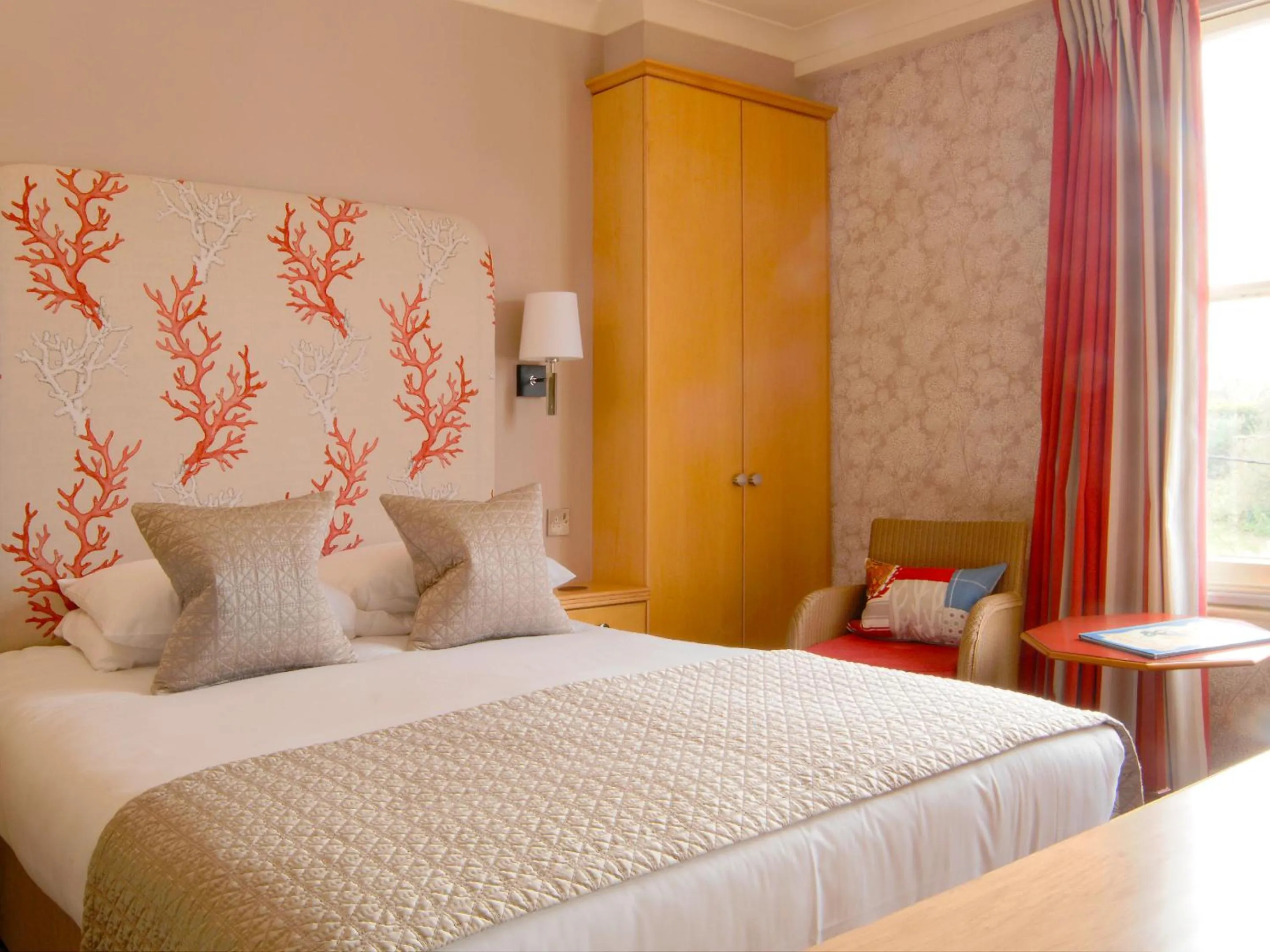 Bedroom, Bed in Wentworth Hotel