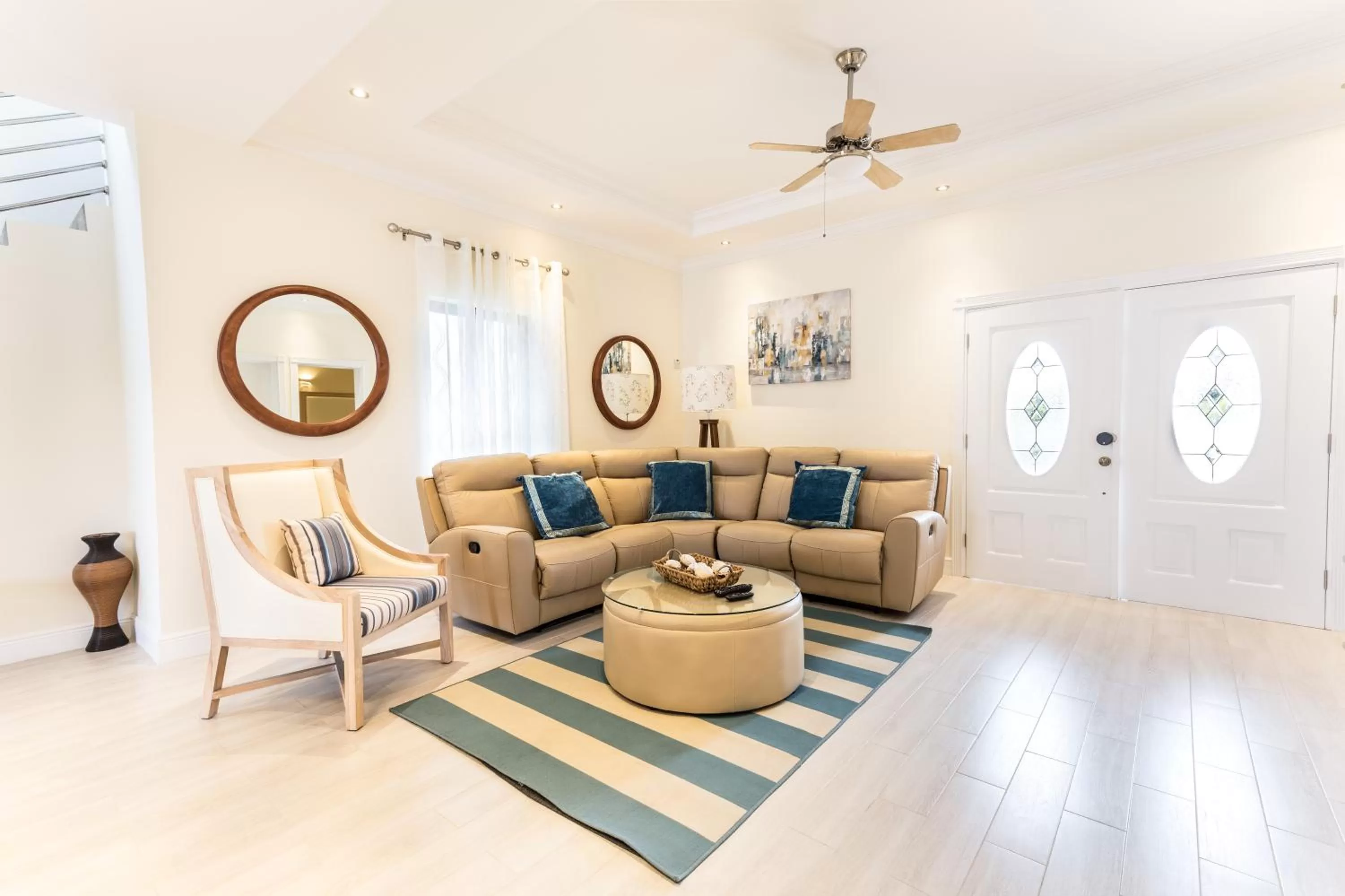 Living room in Bay Gardens Beach Resort & Spa