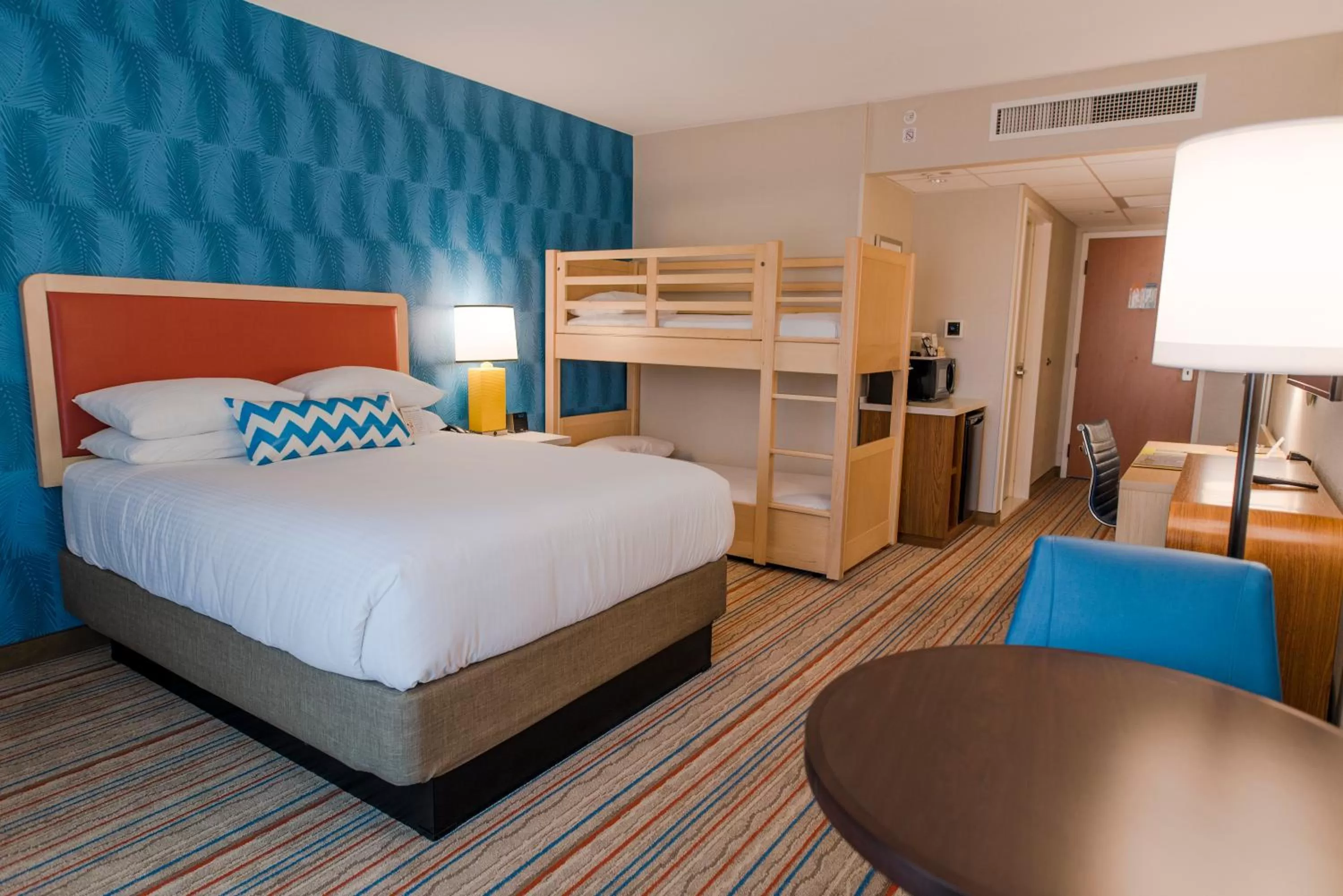 Bed in Howard Johnson by Wyndham Anaheim Hotel and Water Playground