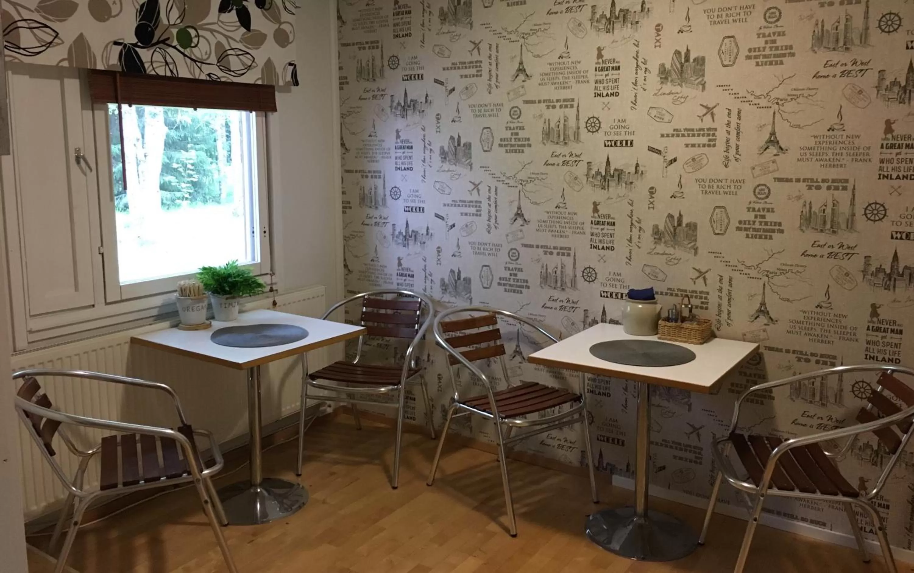 Communal kitchen in Hotel Yöpuu