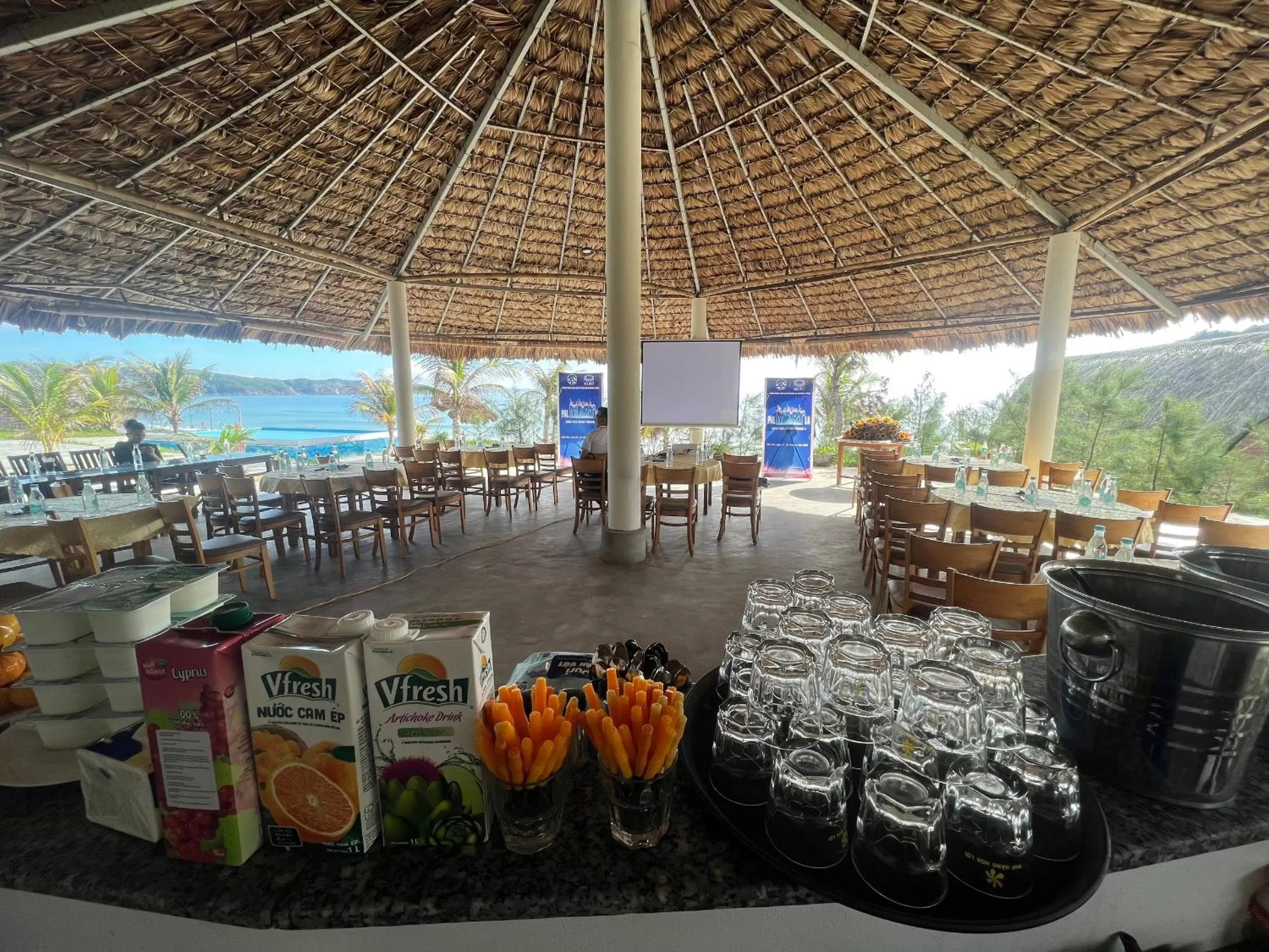 Meeting/conference room, Restaurant/Places to Eat in Hoa Loi resort, Song Cau-Phu Yen