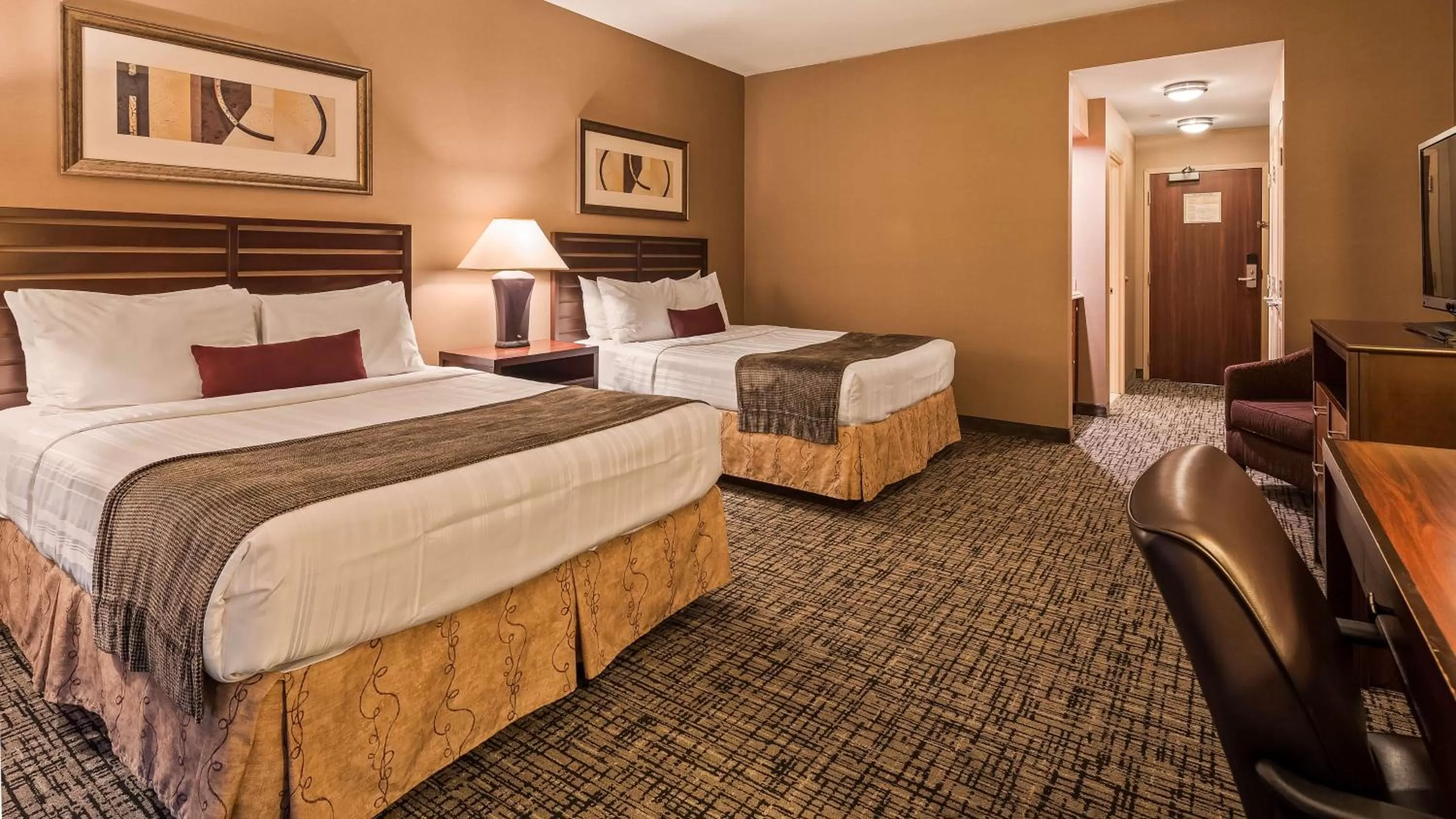 Queen Room with Two Queen Beds with Roll-In Shower in Best Western Plus Bayside Hotel