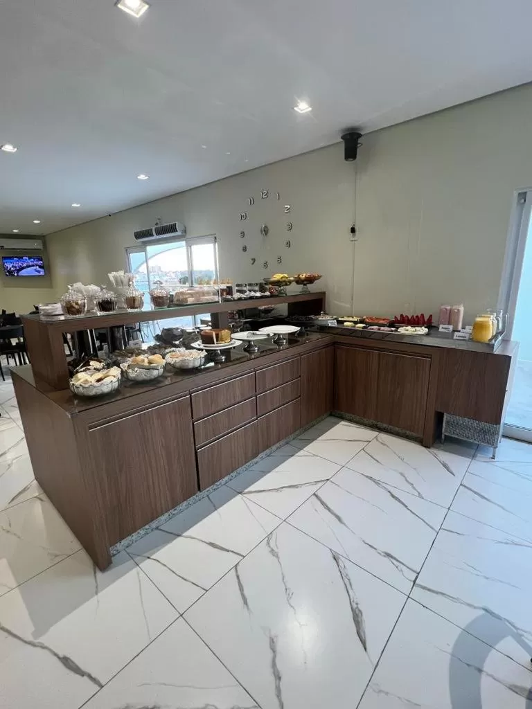 Restaurant/Places to Eat in Rametta Hotel