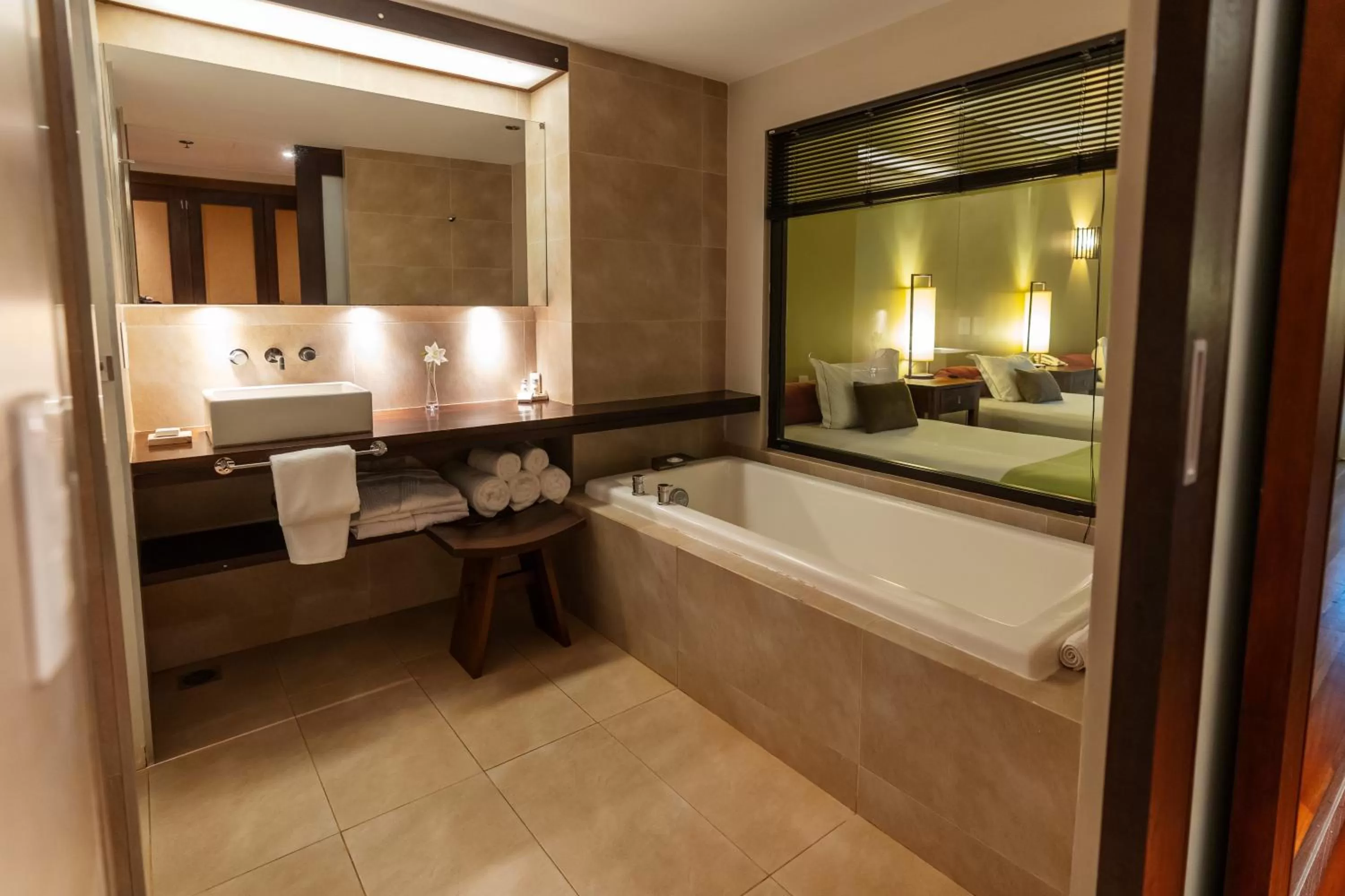 Bathroom, Bed in Loi Suites Iguazu Hotel