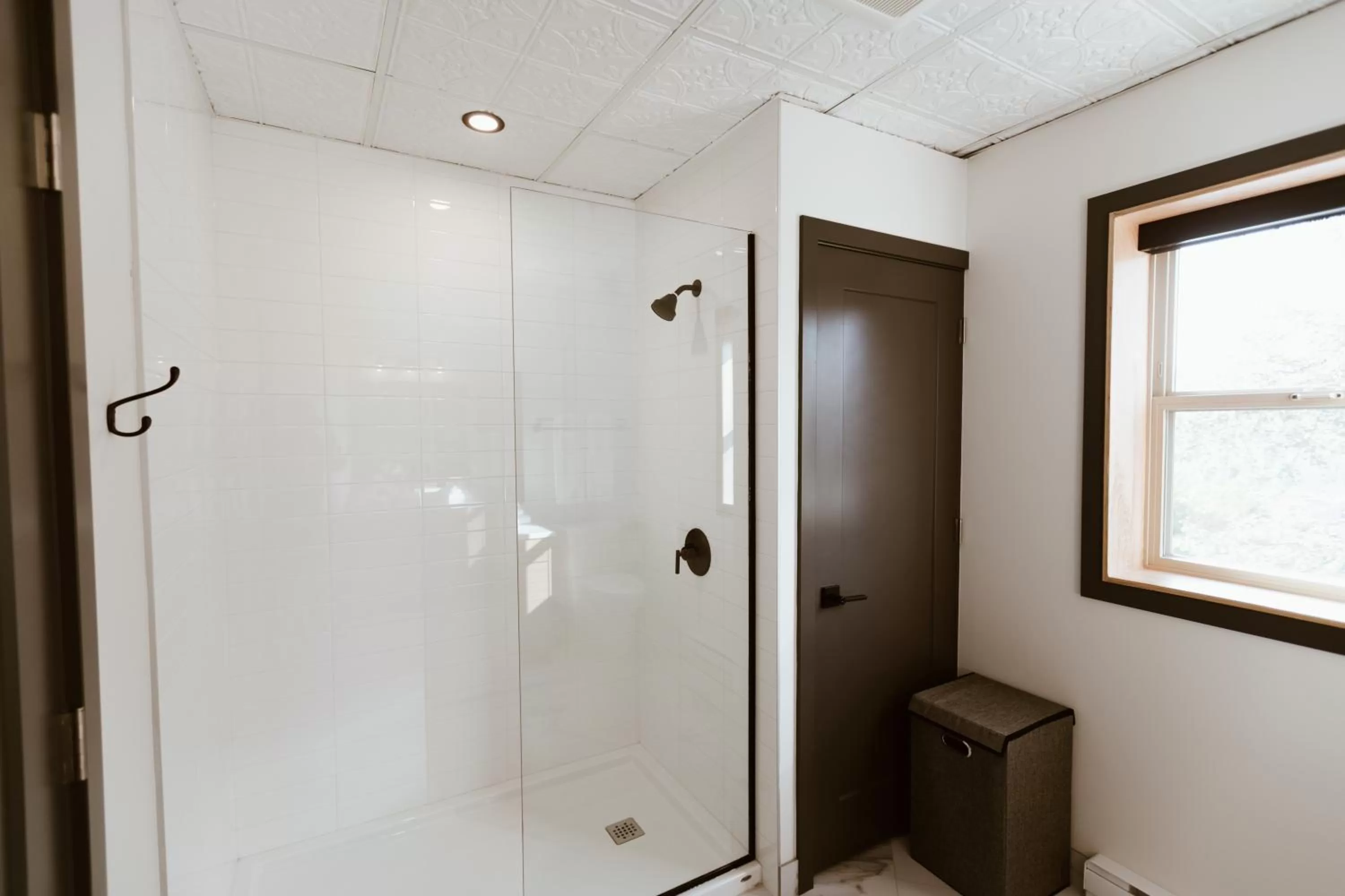 Bathroom in The Flying Steamshovel Inn