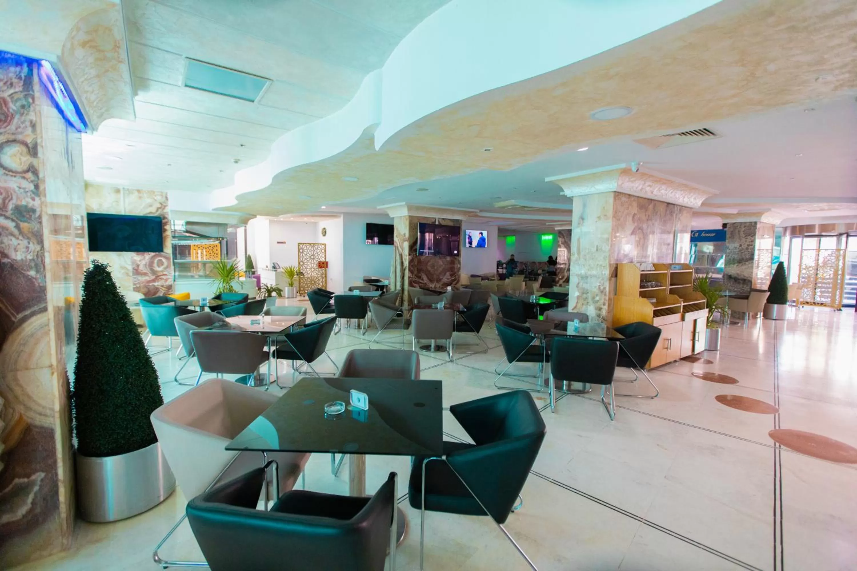 Restaurant/places to eat in The Penthouse Suites Hotel