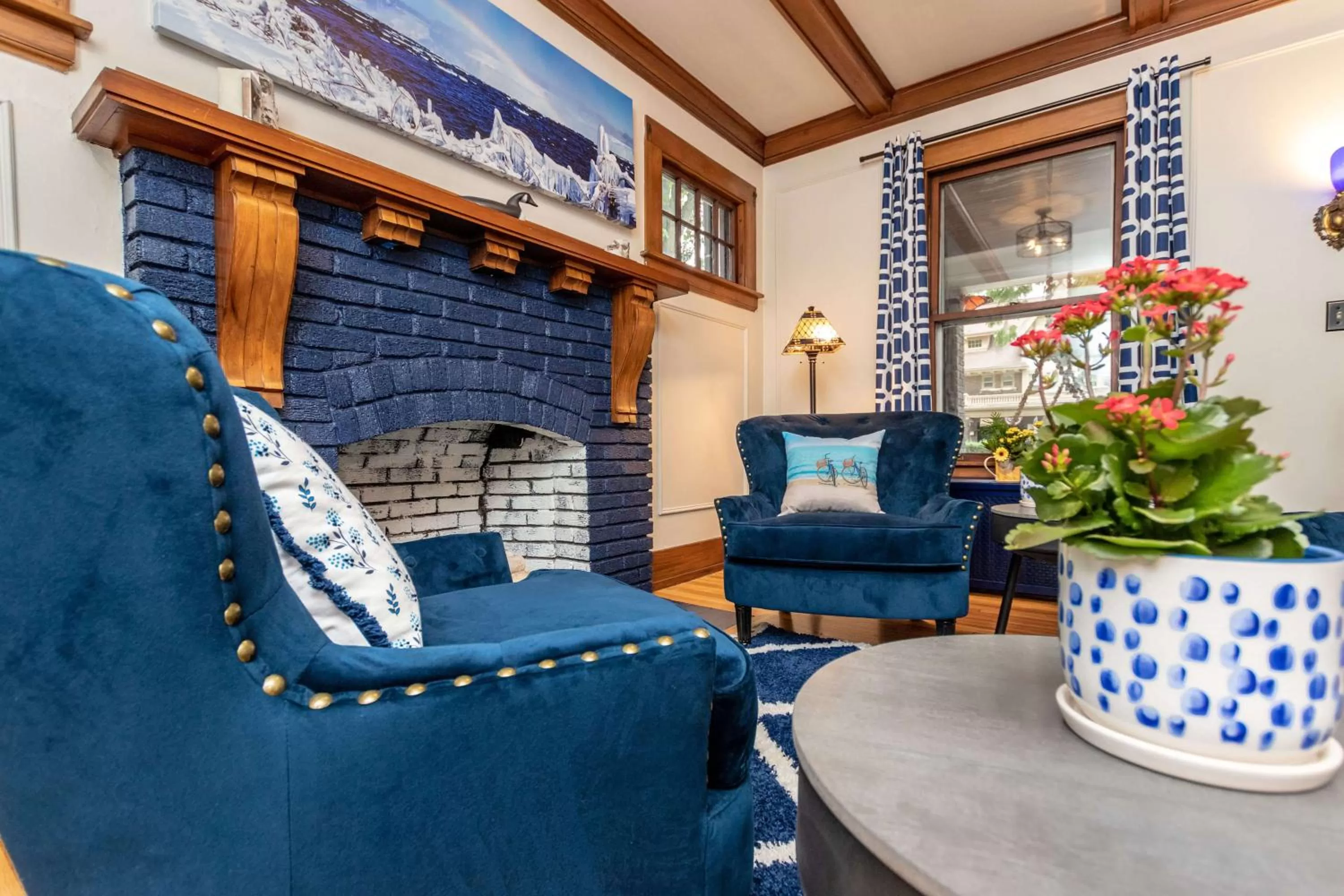 Communal lounge/ TV room in The Butler House Bed & Breakfast