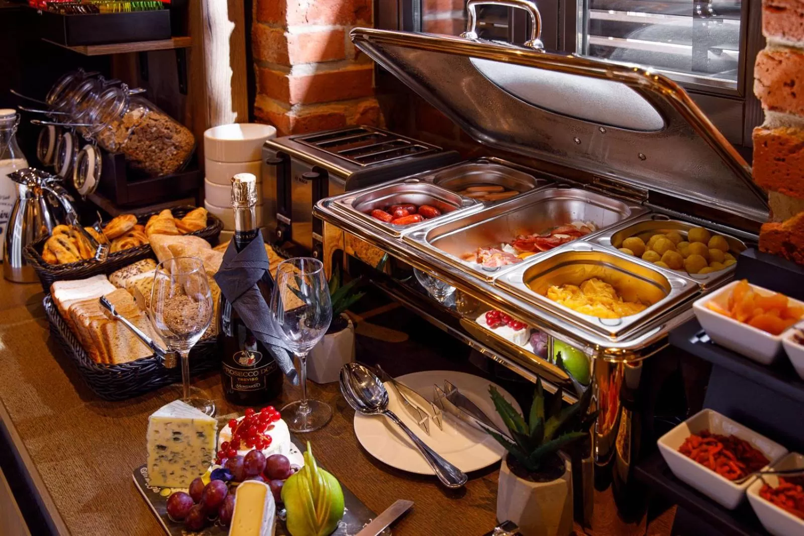 Breakfast, Food in ALBERT RESIDENCE with PARKING