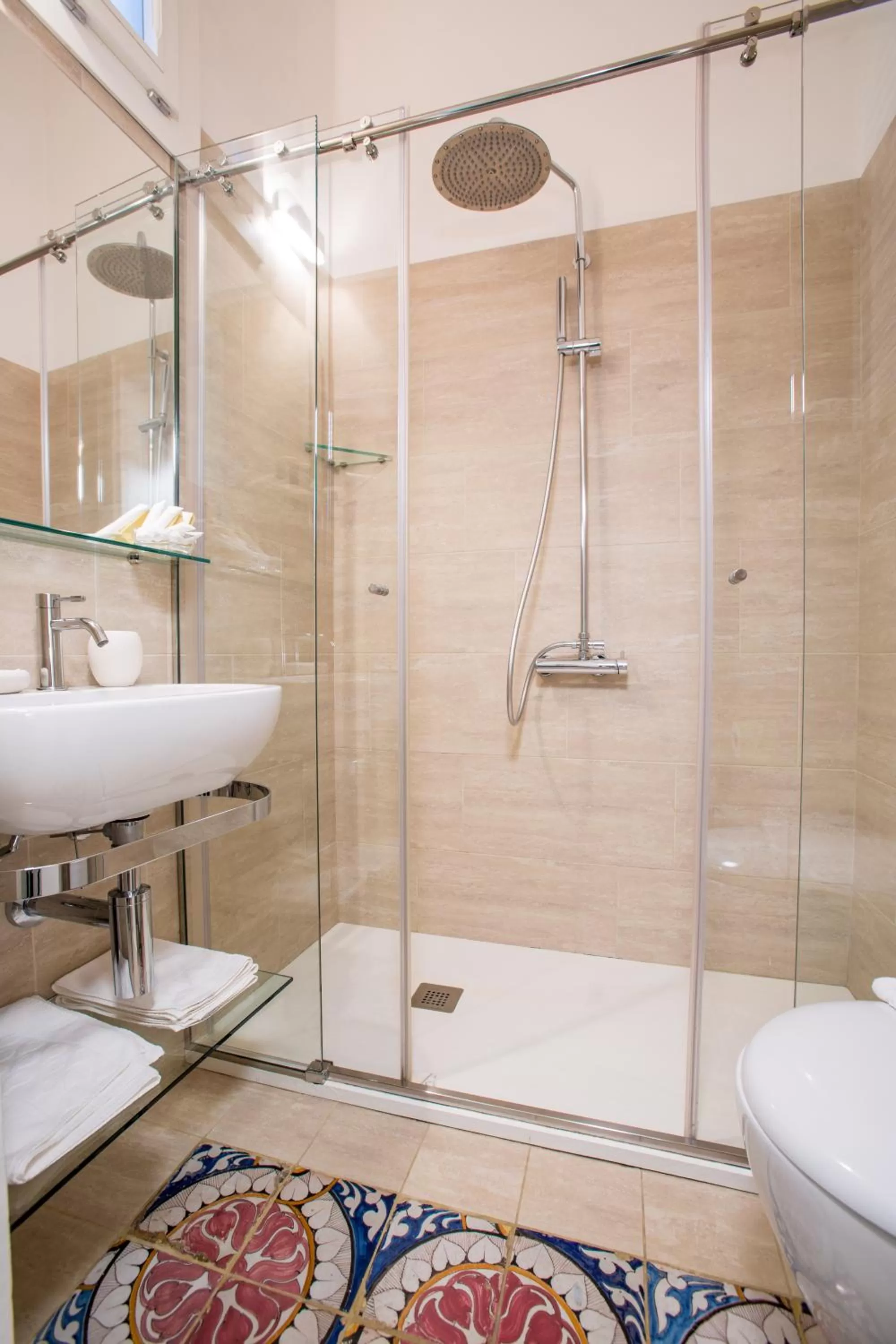 Shower in La Finestra sul Convitto B&B