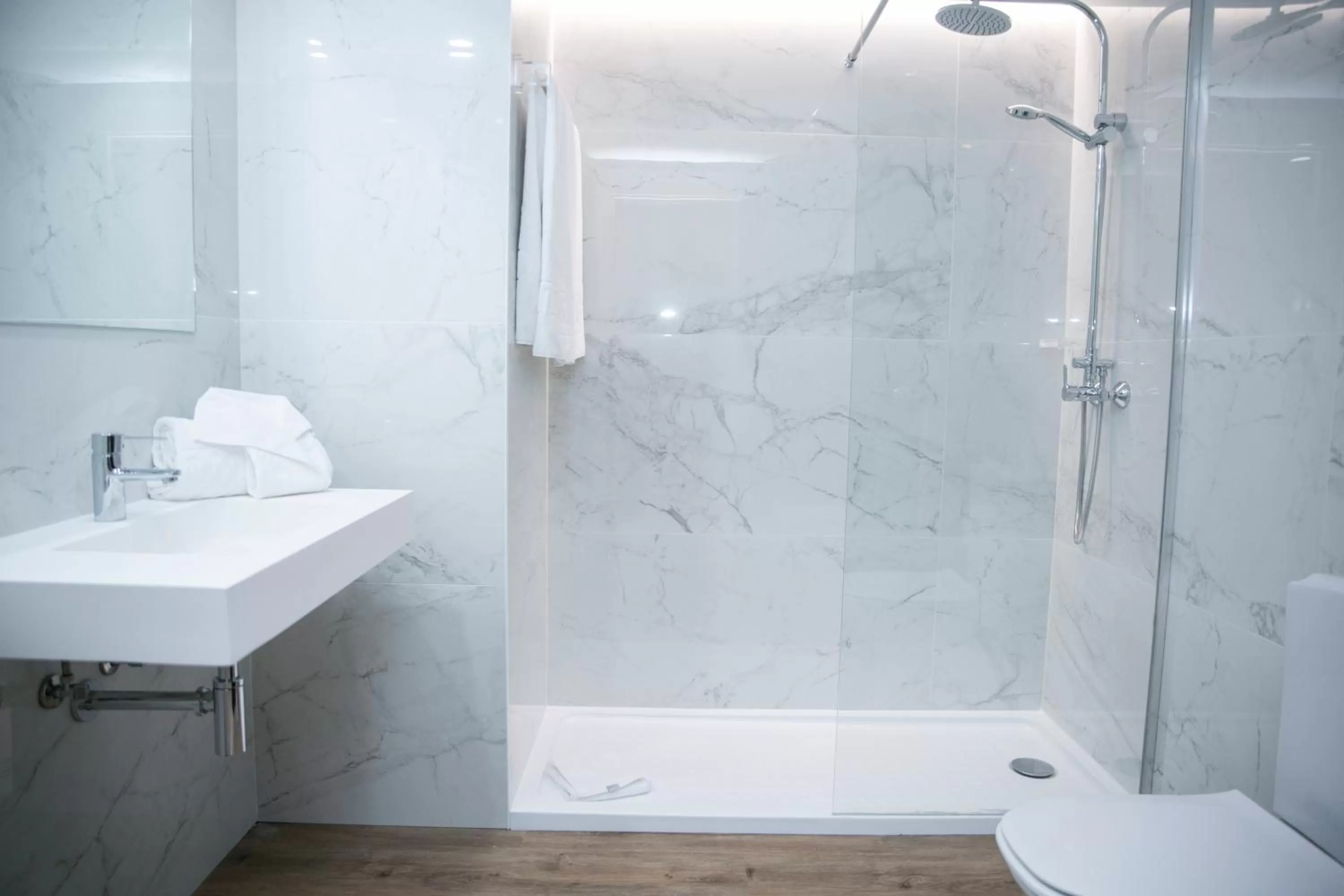 Shower in Intelier Rosa