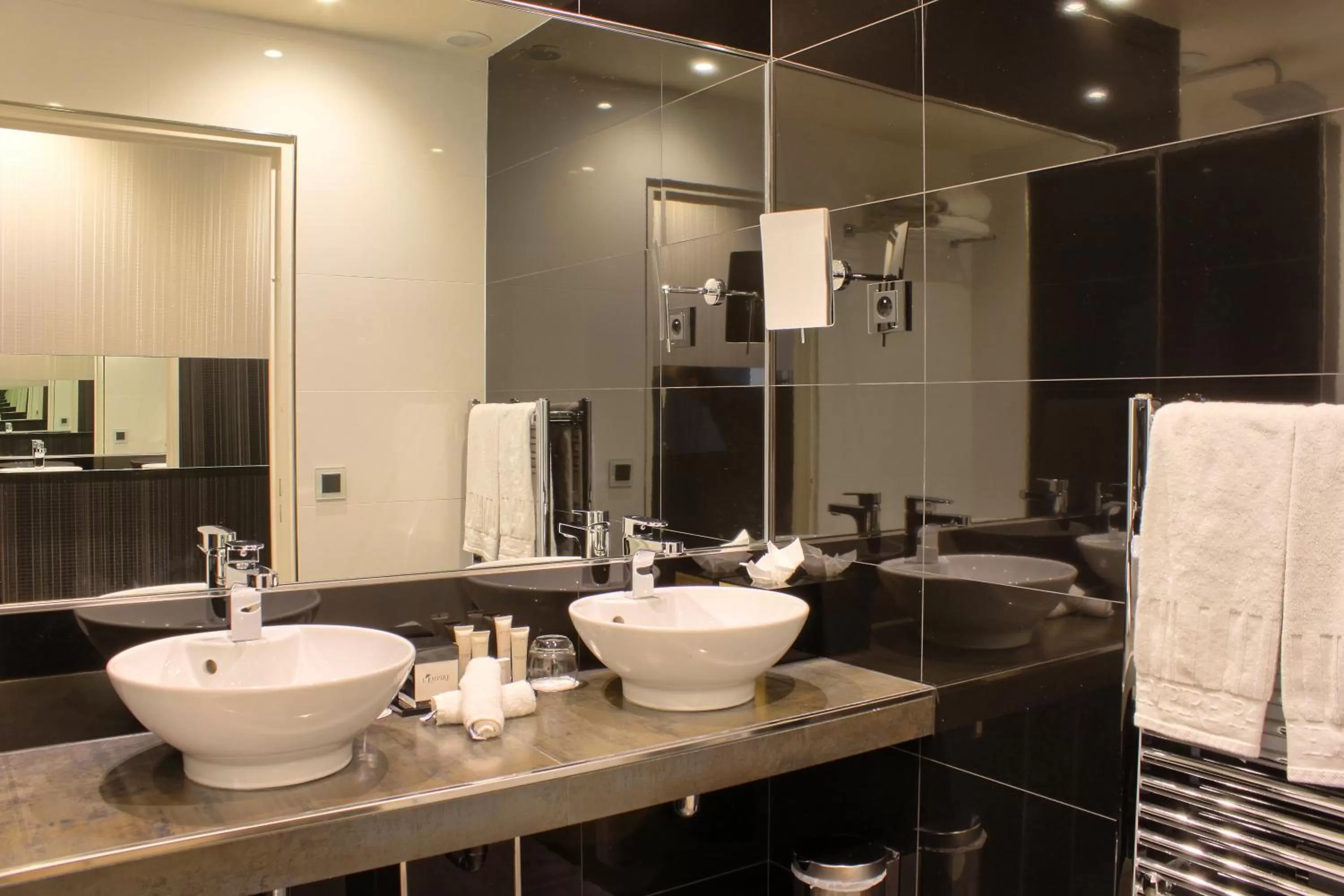 Bathroom in L'Empire Paris - Louvre