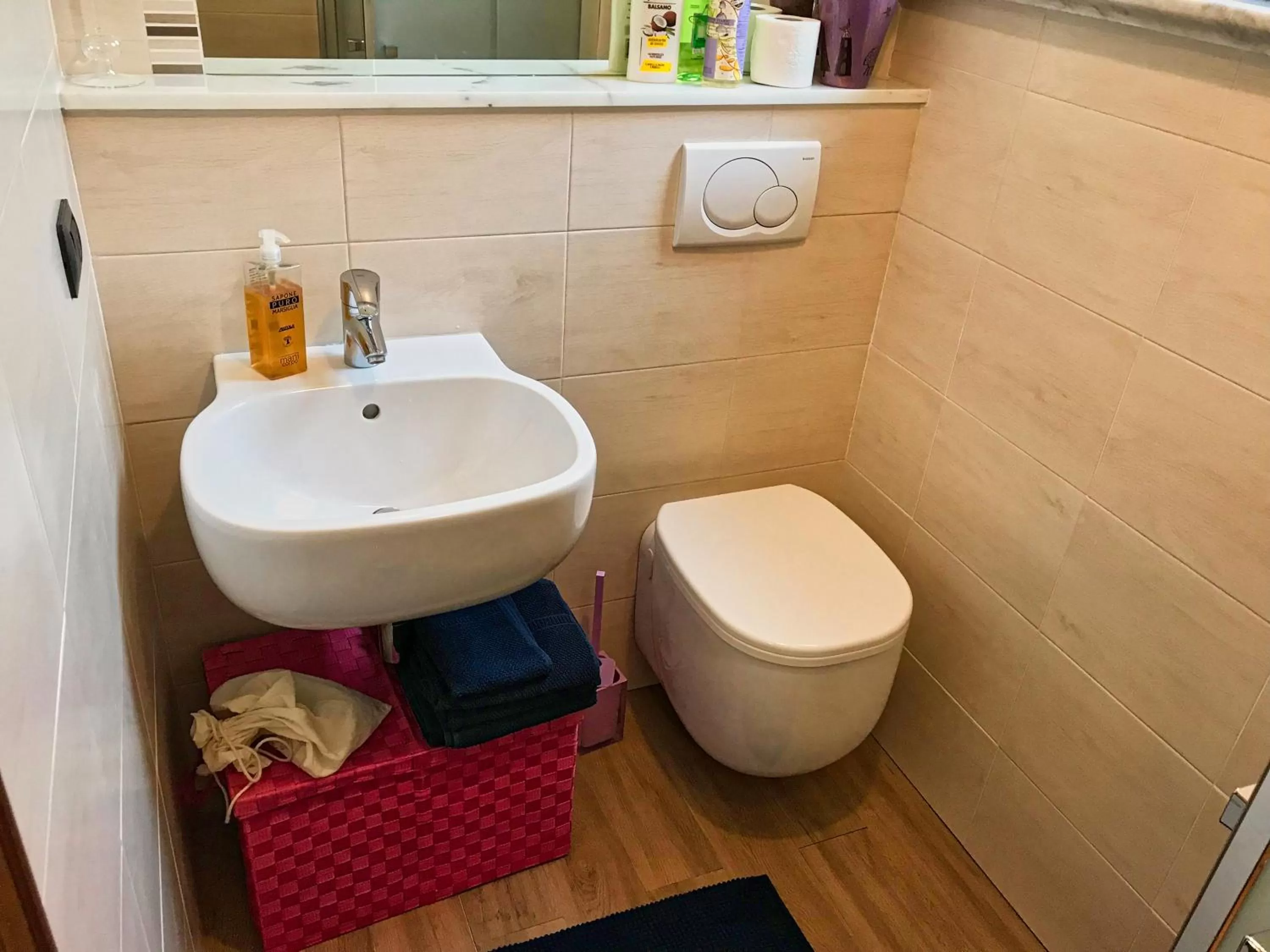 Toilet in Sally's B&B