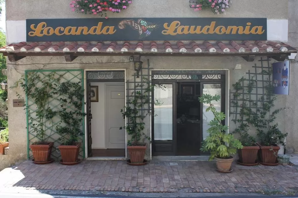Facade/entrance in Locanda Laudomia