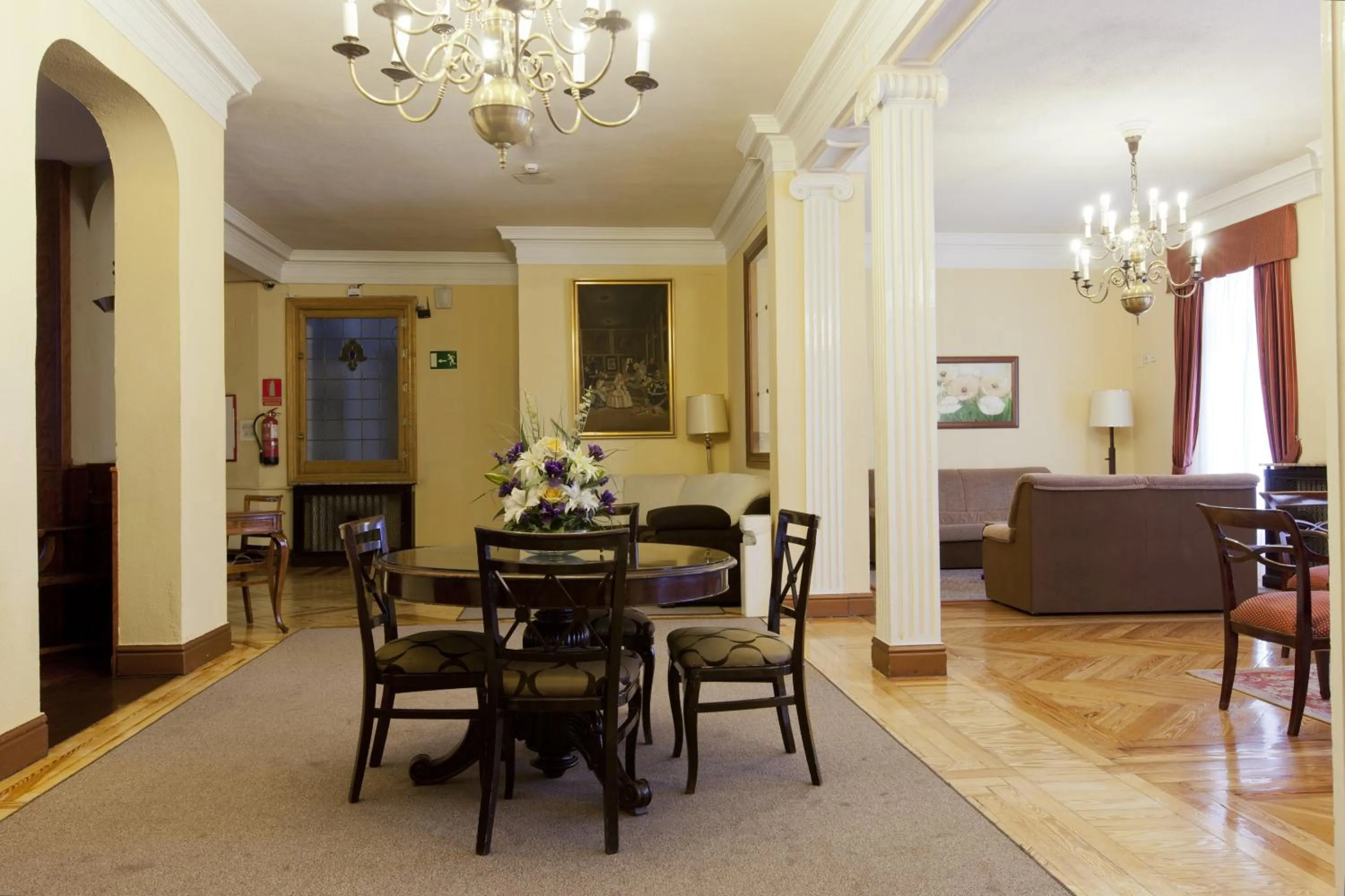 Communal lounge/ TV room in Hotel Mediodia