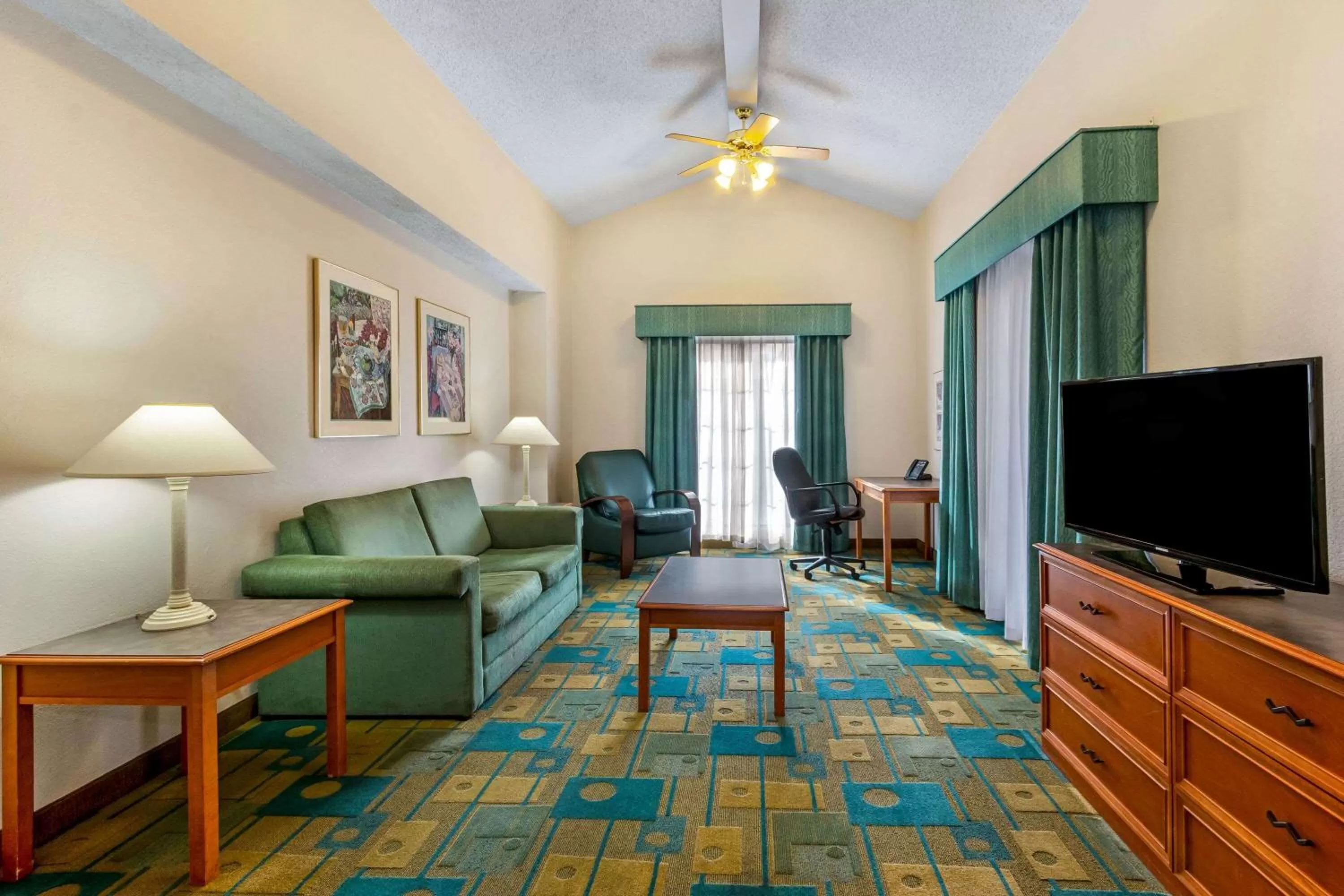 Photo of the whole room in La Quinta Inn by Wyndham Albuquerque Northeast