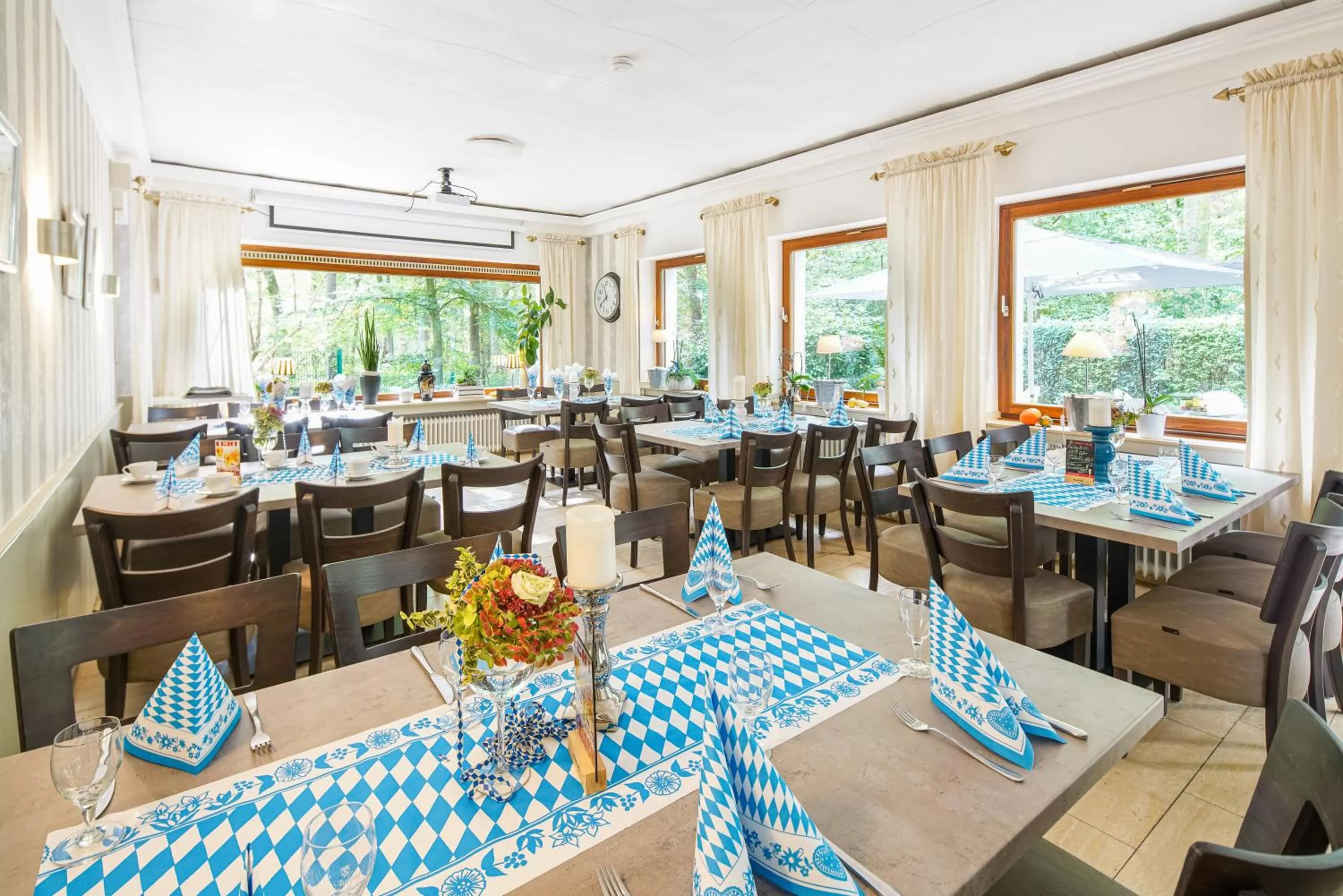 Restaurant/places to eat in Hotel Hopener Wald ,Self Check In
